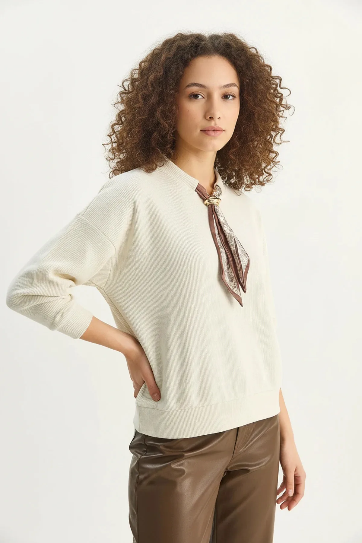 Kadın Fular Detaylı Pamuklu Bej Sweatshirt