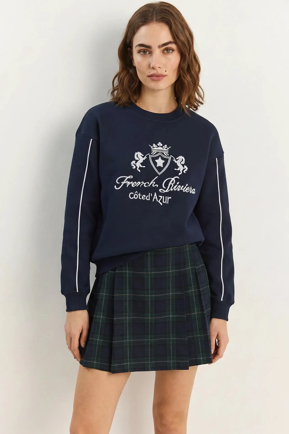 Kadın Bisiklet Yaka Nakış İşlemeli Üç İplik Şardonlu Lacivert Sweatshirt