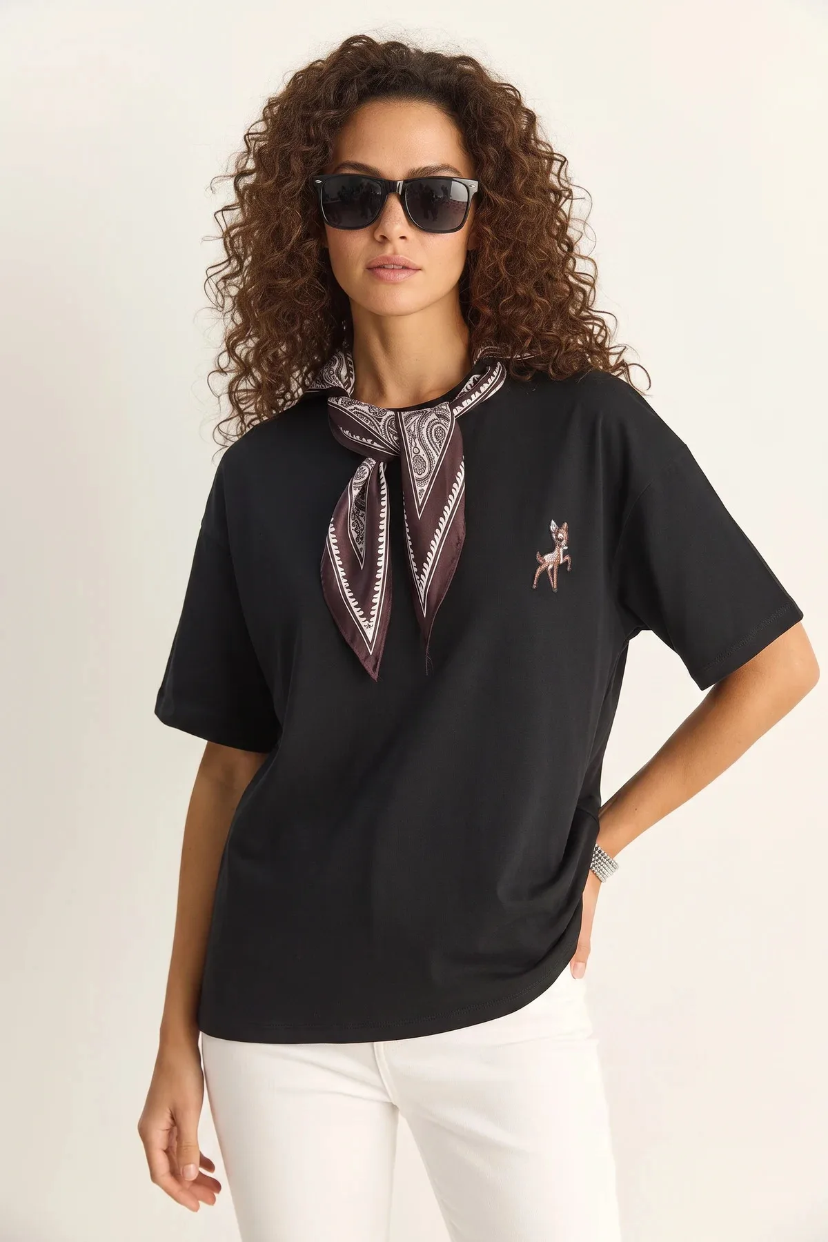 Kadın Ceylan Nakışlı Fularlı Basic Salaş T Shirt Siyah
