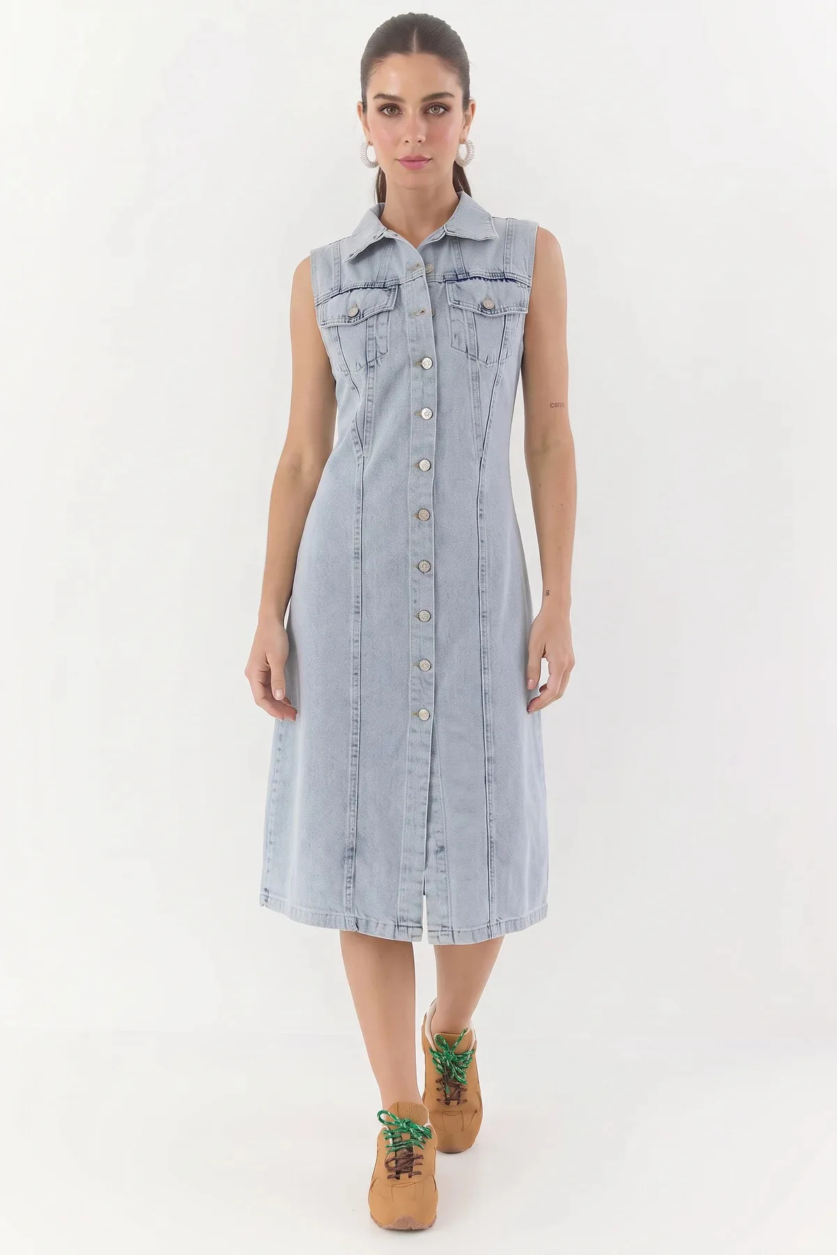 Kadın Belden Oturan Cepleri Kapaklı Sıfır Kollu Düğmeli Denim Buz Mavisi Elbise
