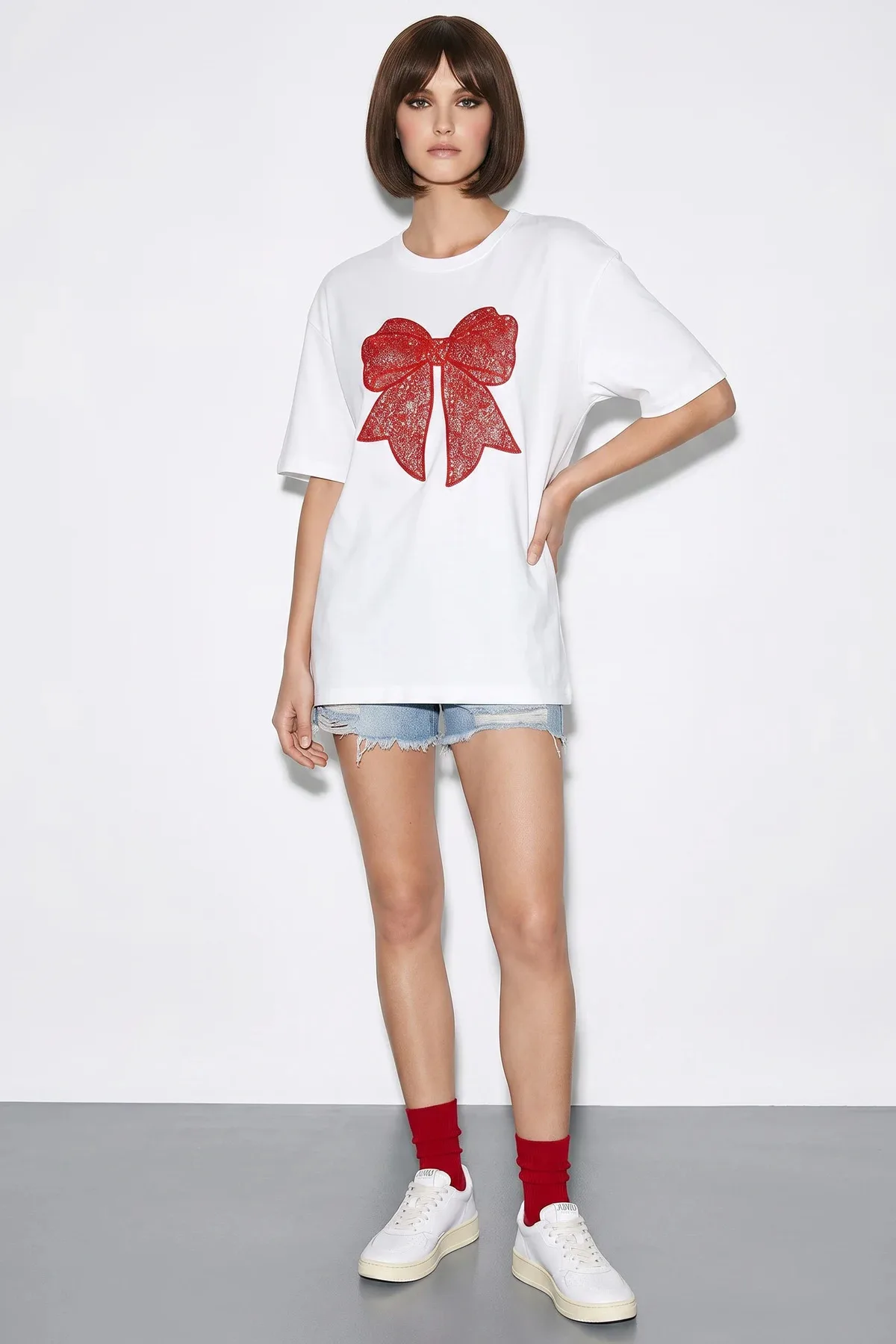 Kadın Pamuklu Kadife Fiyonk Baskılı Oversize Bisiklet Yaka T Shirt Beyaz