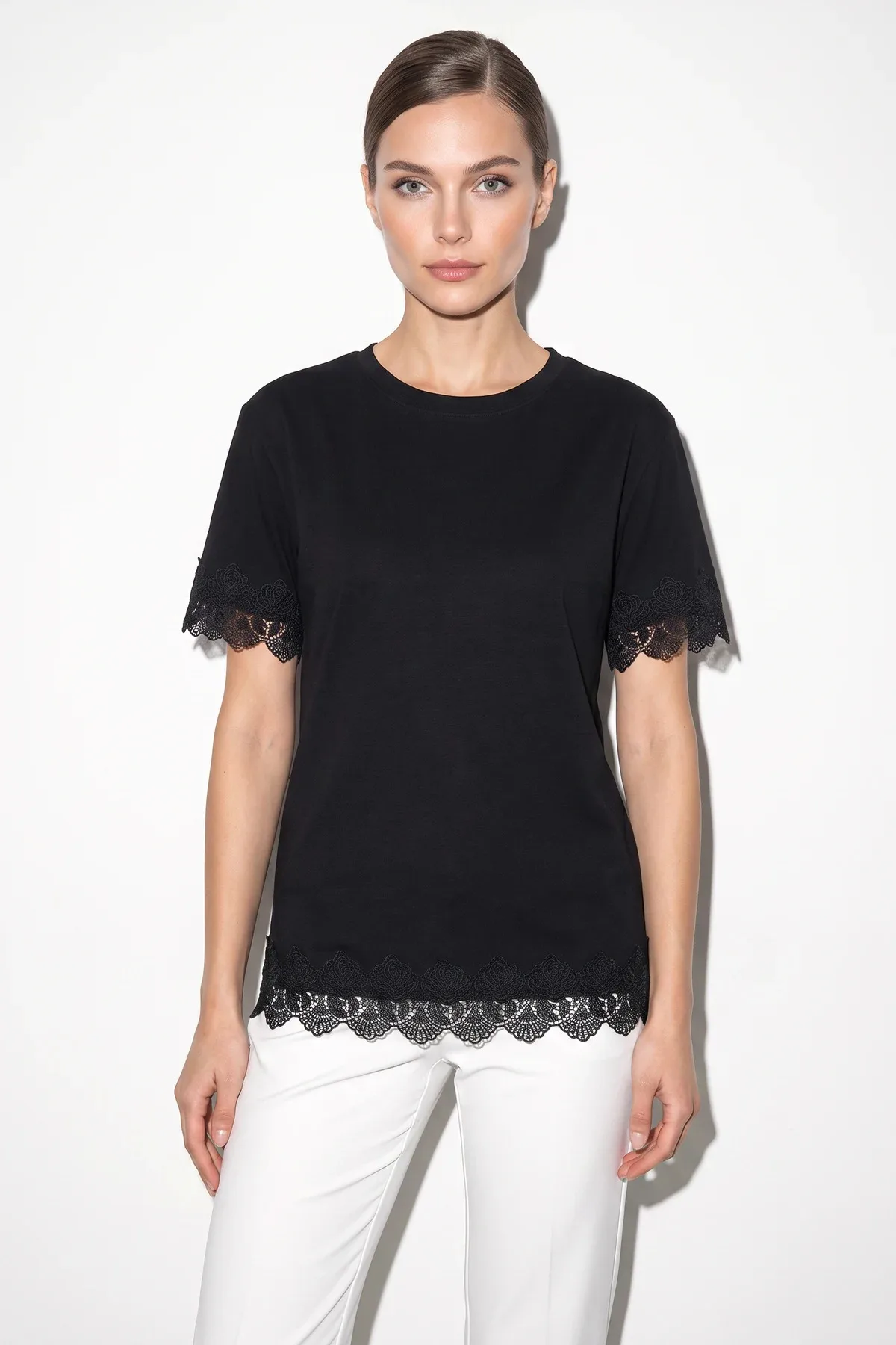 Kadın Bisiklet Yaka Dantel Detaylı Oversize T Shirt Siyah