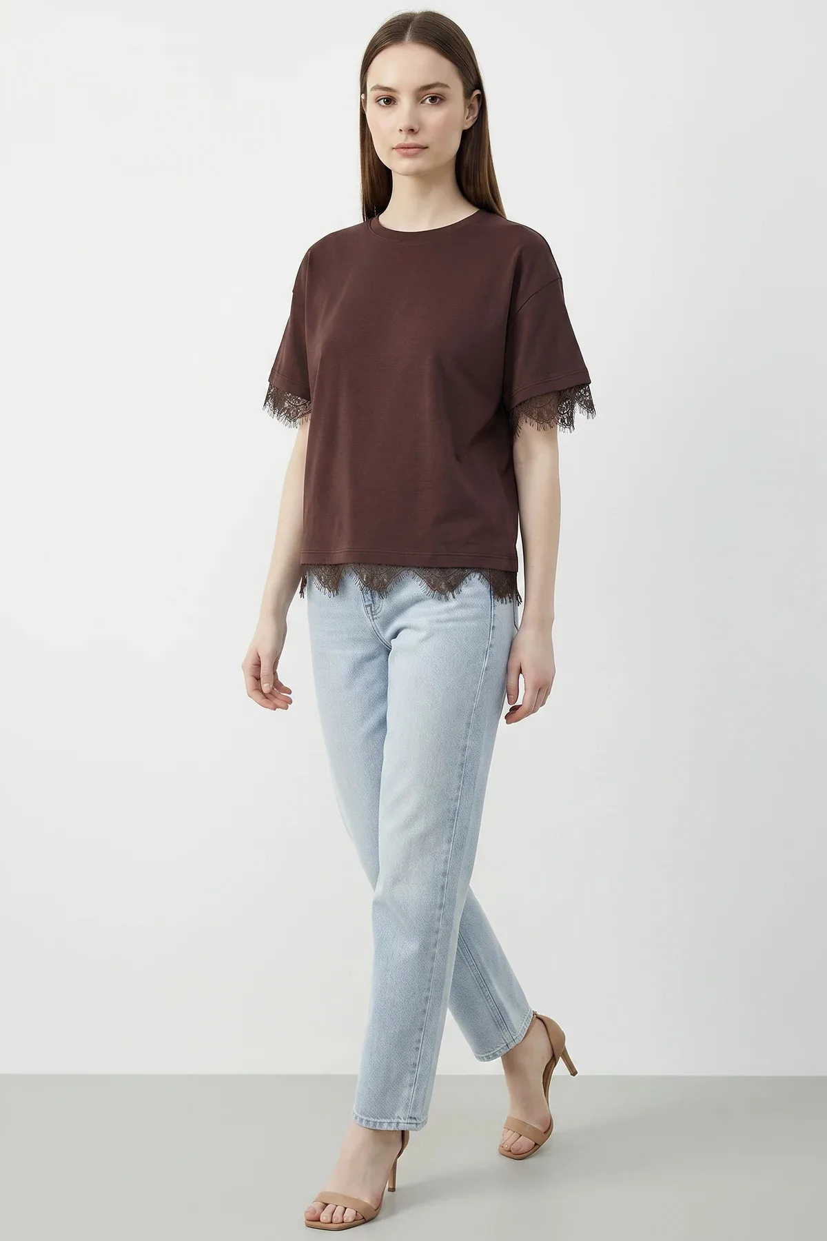 Kadın Dantel Detaylı Bisiklet Yaka Oversize T Shirt Kahverengi