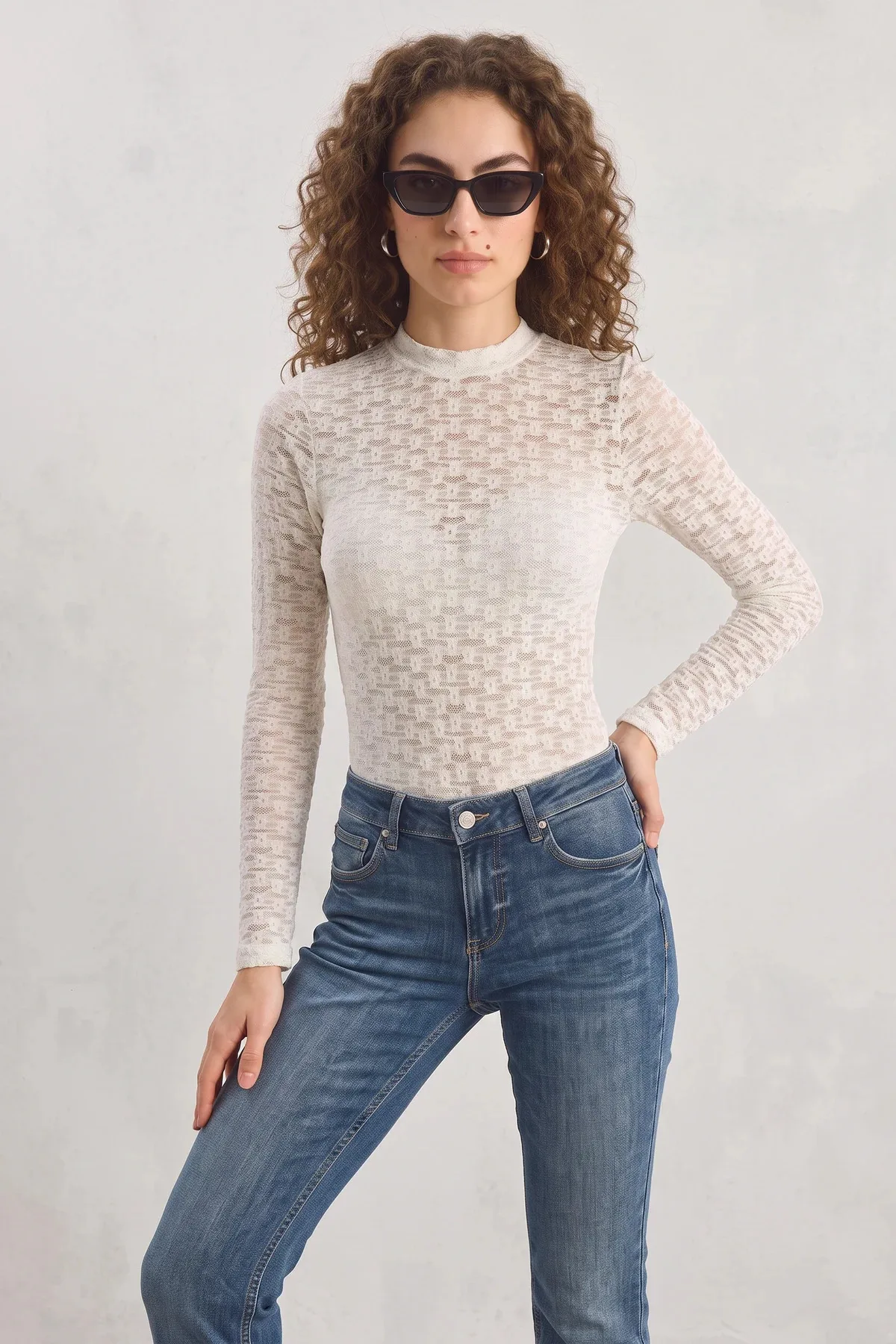 Kadın Uzun Kollu Yarım Balıkçı Yaka Transparan Tül Dantel Bodysuit Beyaz