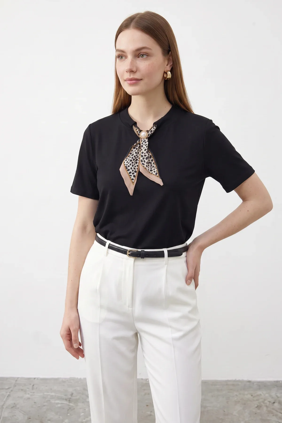 Kadın Tokalı Fular Detaylı Basic T Shirt Kakao T-Shirt - Kahverengi