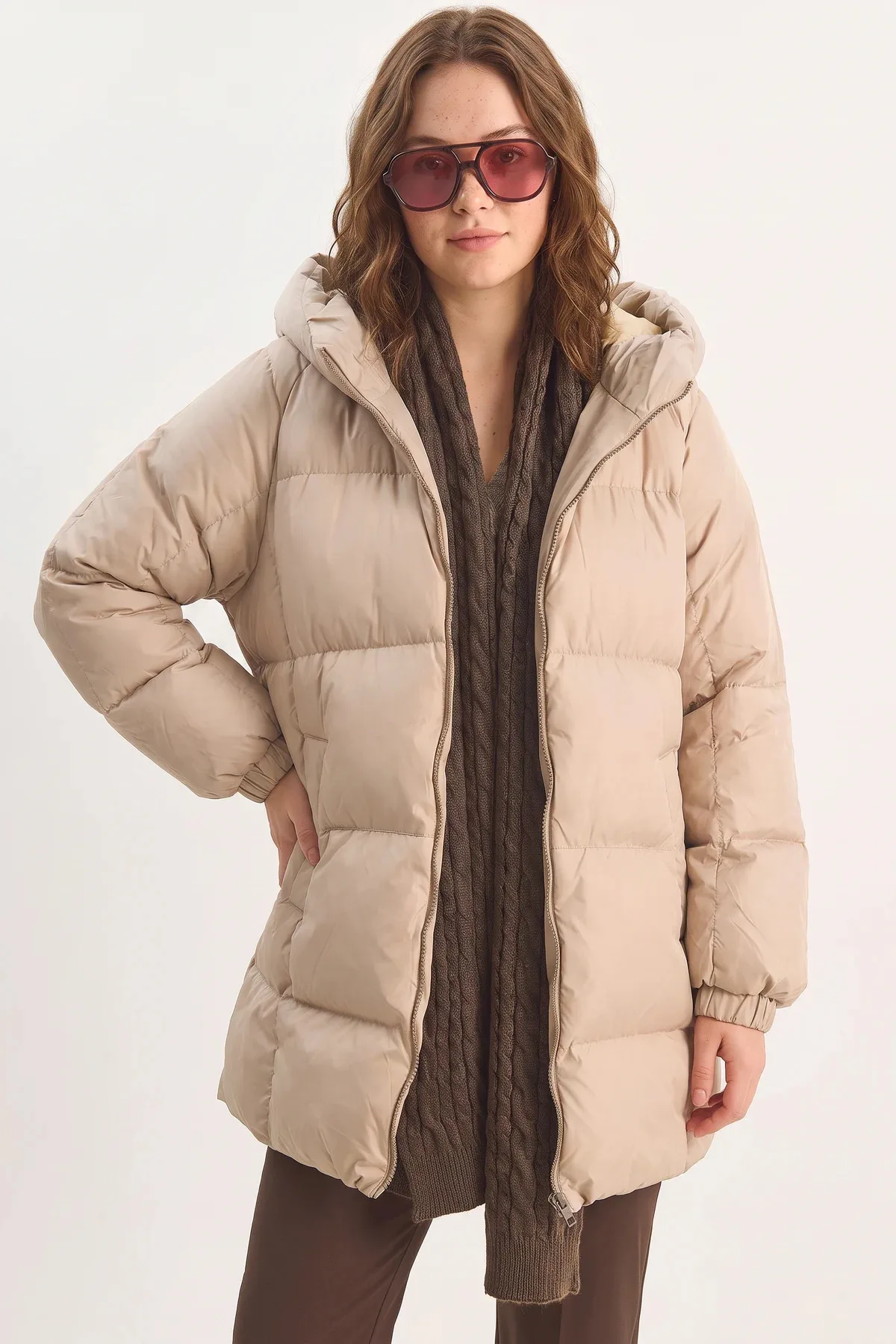 Kadın Kapüşonlu Oversize Yarasa Kol Şişme Bej Mont