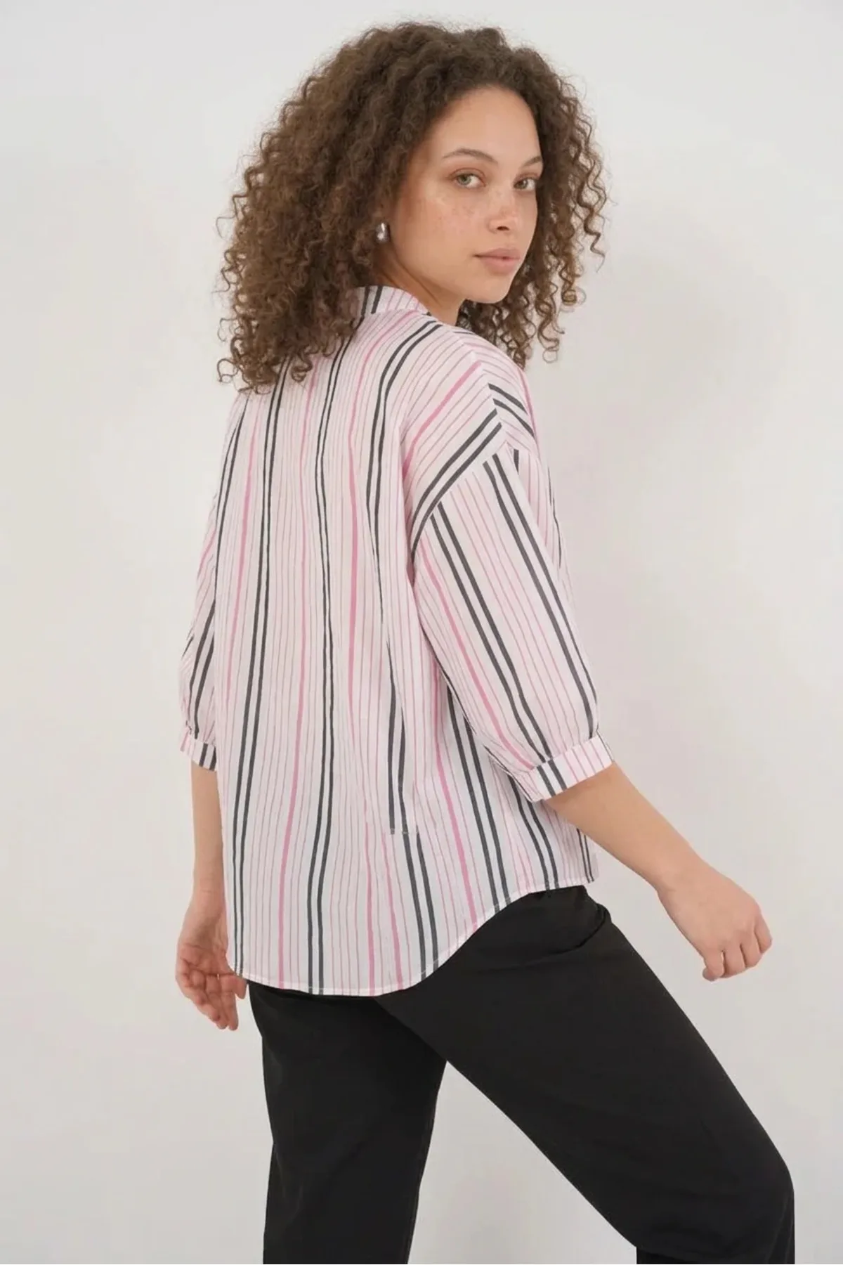Kadın V Yaka Oversize Çizgili Viskon Pembe Bluz