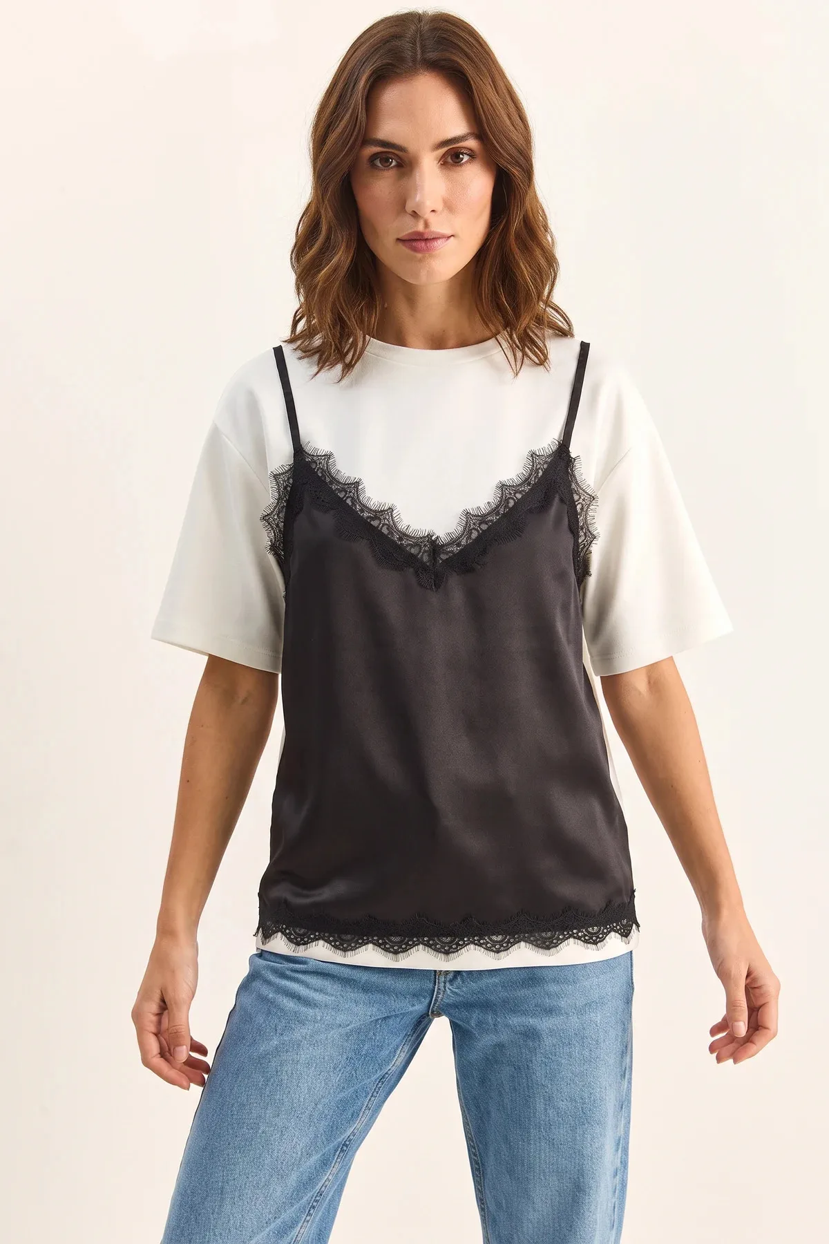 Kadın Dantel Saten Detaylı Katmanlı Görünümlü T Shirt Beyaz Siyah