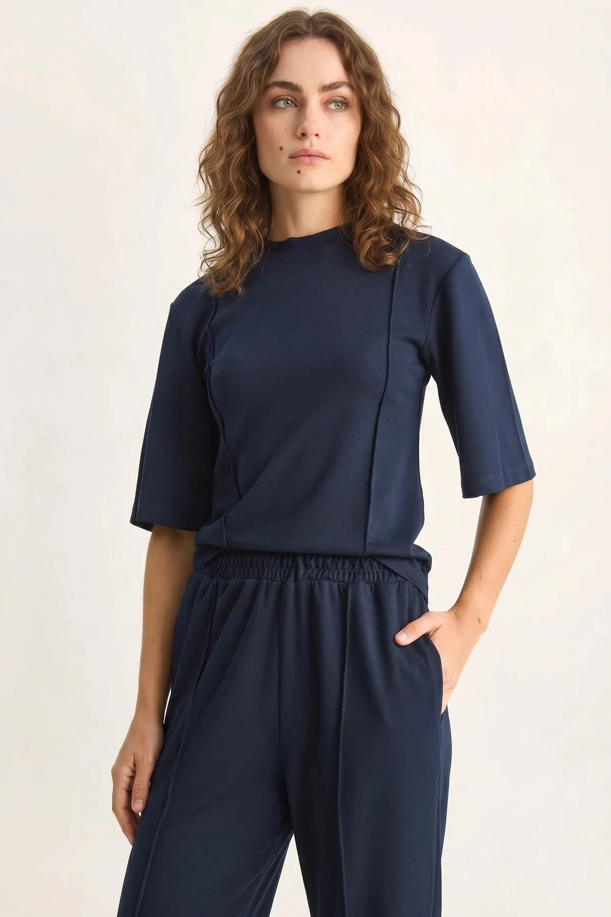 Kadın Soft Touch Nervürlü Yarım Kol T Shirt Lastikli Bol Paça Lacivert Pantolon Takım