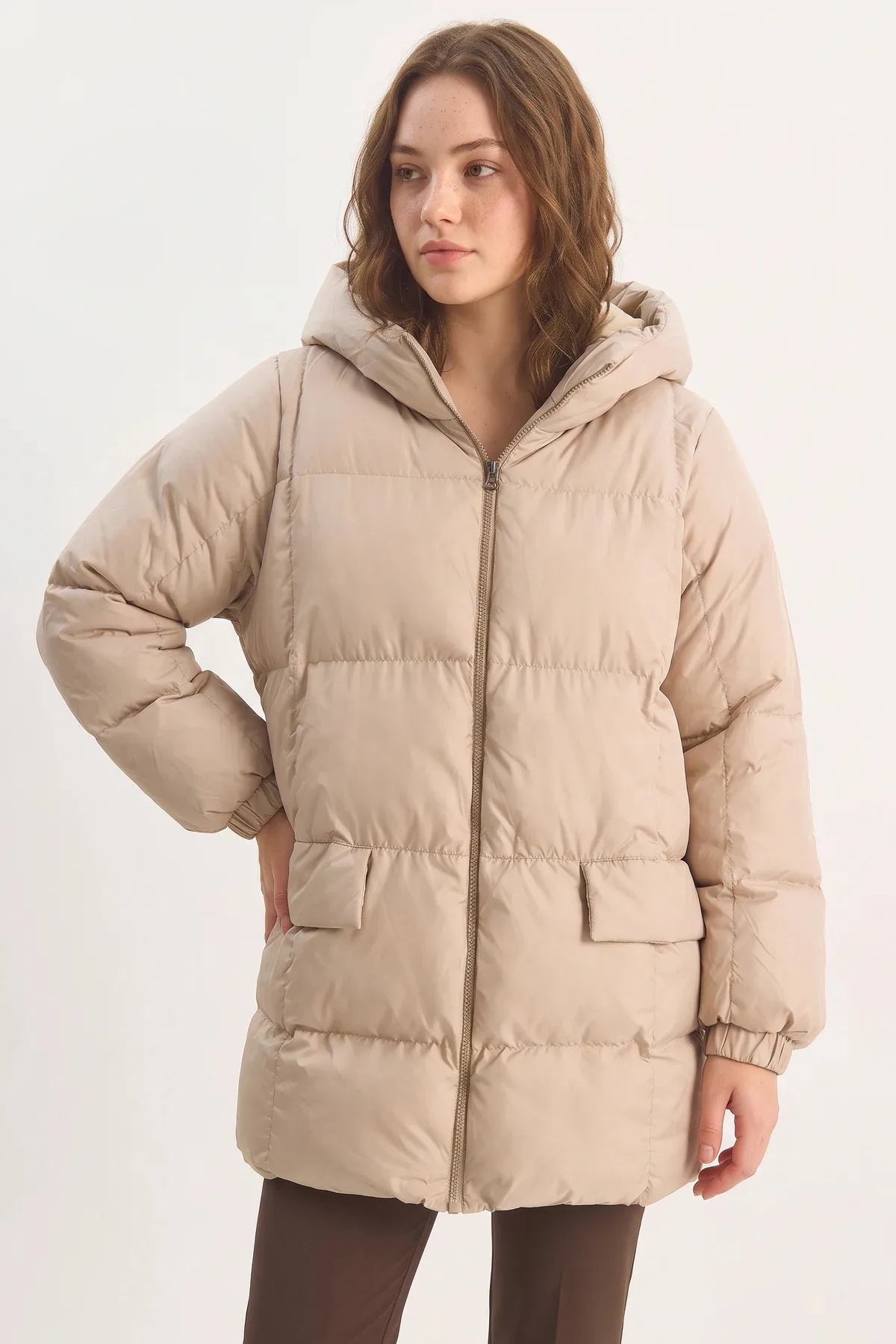 Kadın Kapüşonlu Oversize Yarasa Kol Şişme Bej Mont