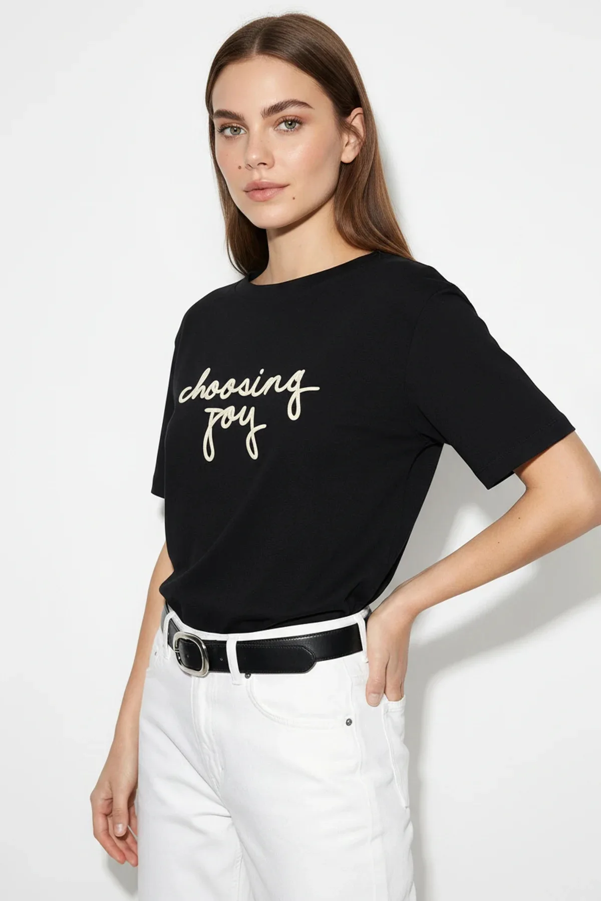Kadın Nakışlı Yazı İşlemeli Kayık Yaka T Shirt Siyah