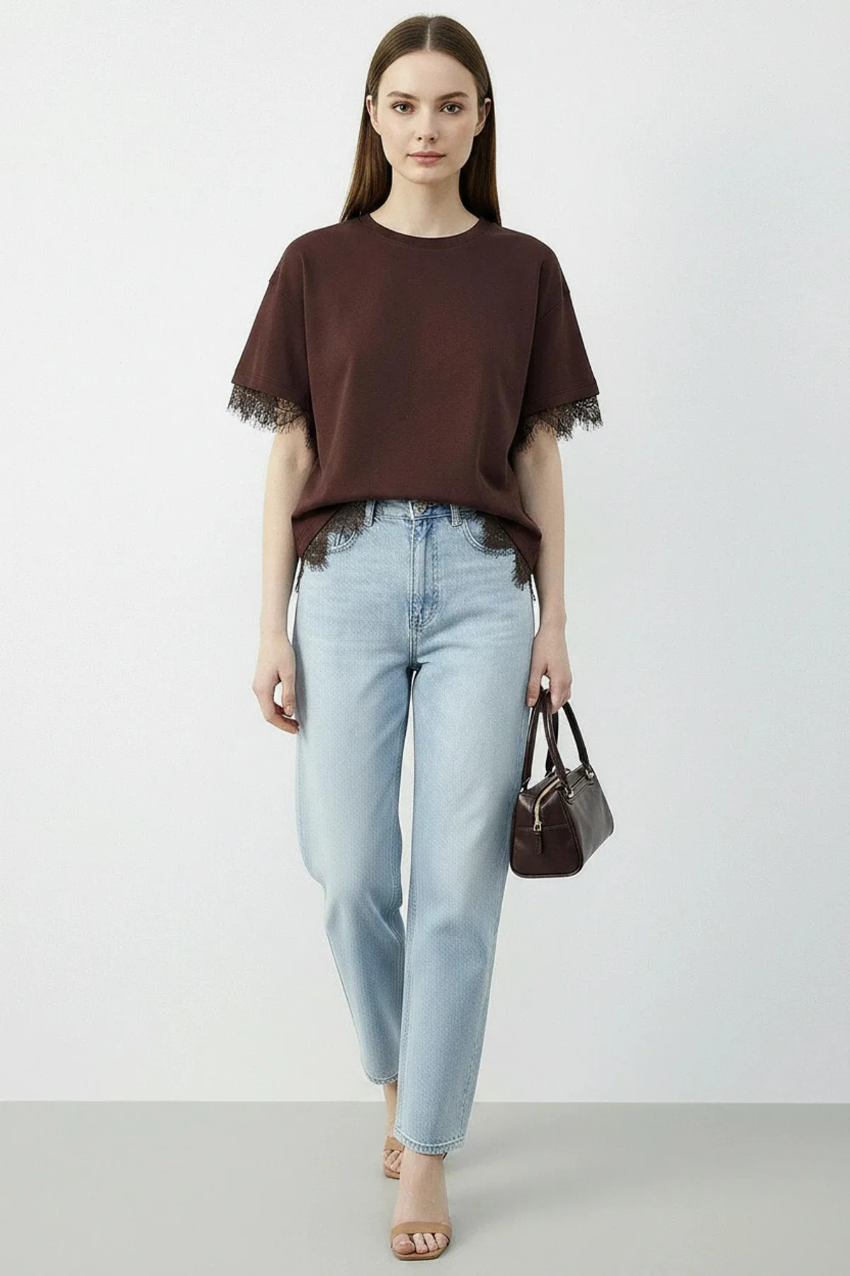 Kadın Dantel Detaylı Bisiklet Yaka Oversize T Shirt Kahverengi