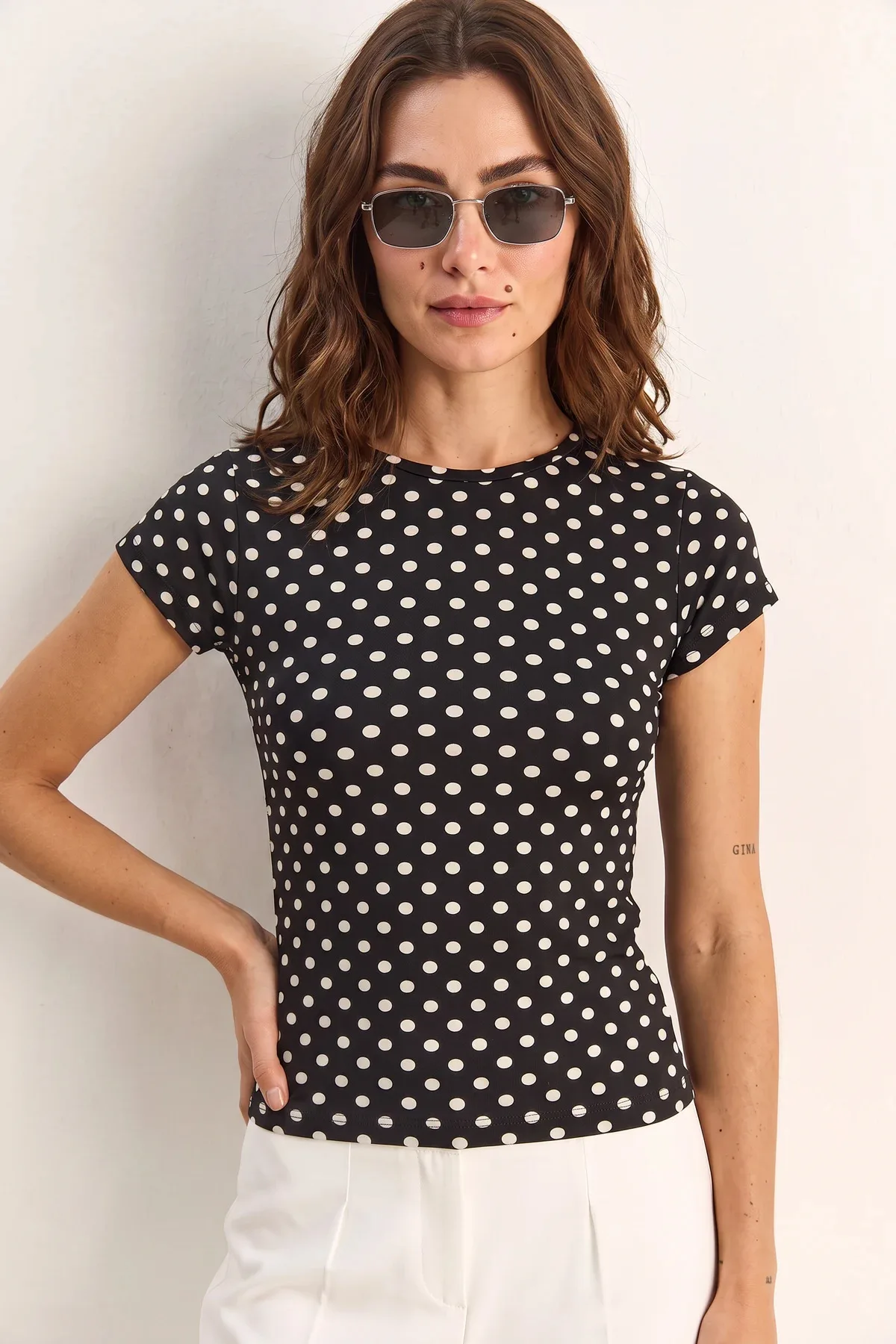 Kadın Bisiklet Yaka Puantiyeli Kısa Kollu Crop T Shirt Siyah Beyaz