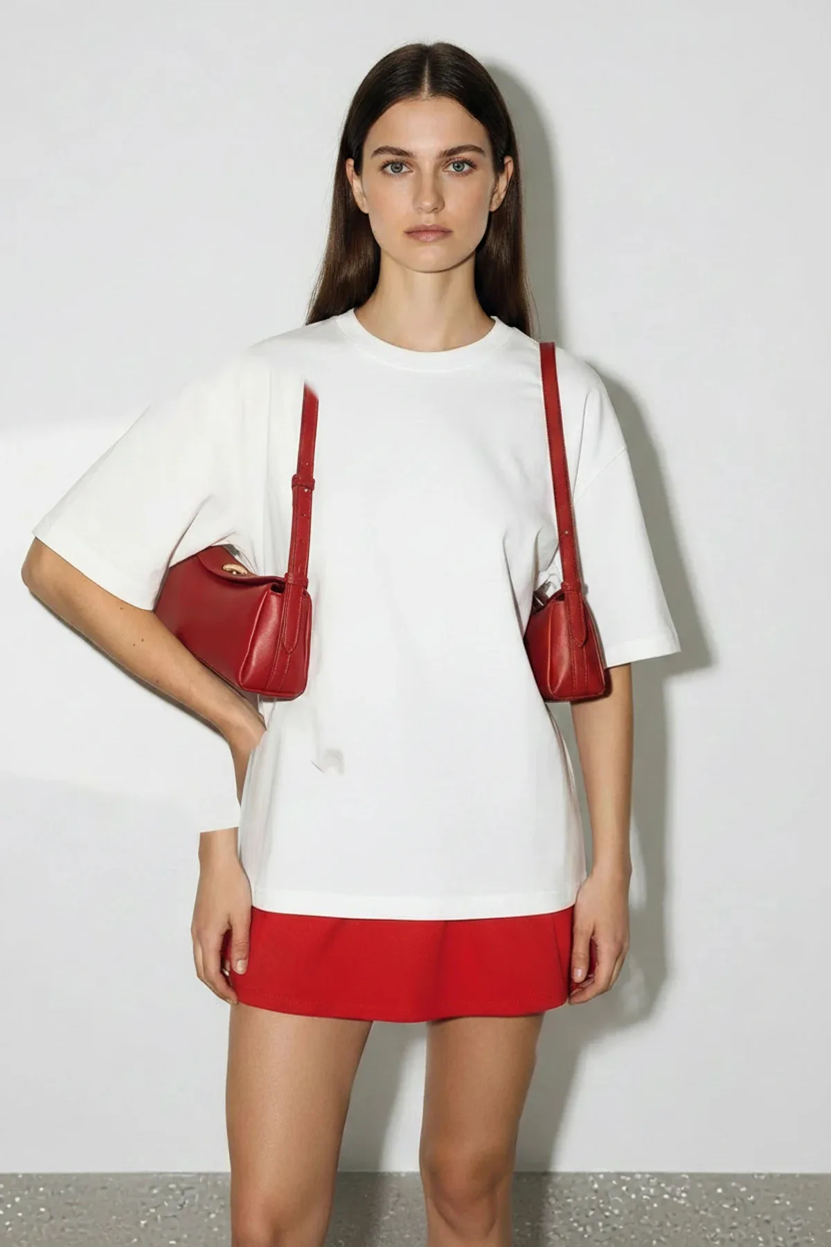 Kadın Sırtı Kalp Dekolteli Oversize Modal T Shirt Beyaz Kırmızı T-Shirt