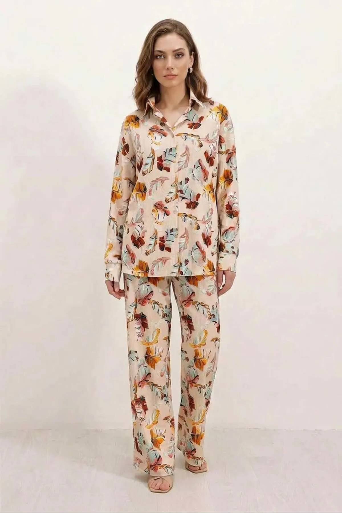Kadın Gömlek Yaka Oversize Çiçek Desenli Krem İkili Takım