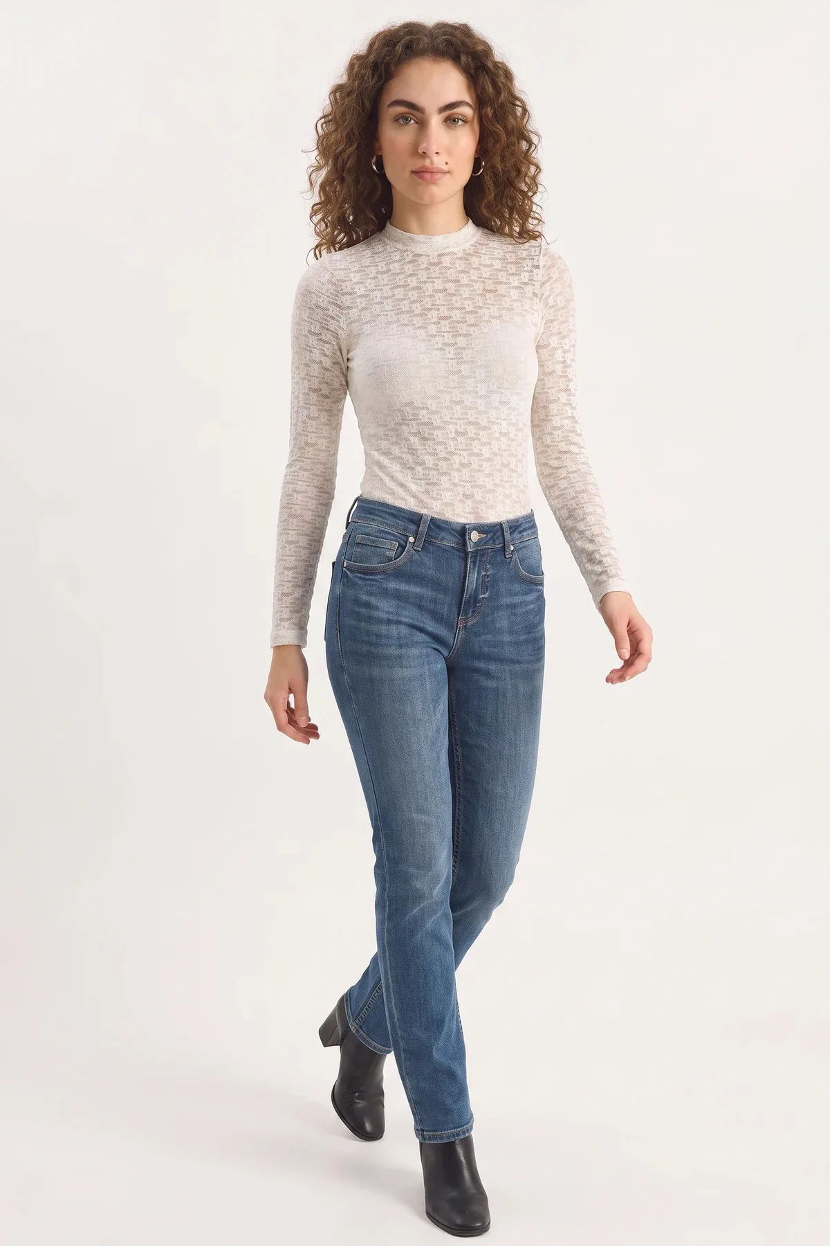 Kadın Uzun Kollu Yarım Balıkçı Yaka Transparan Tül Dantel Bodysuit Beyaz