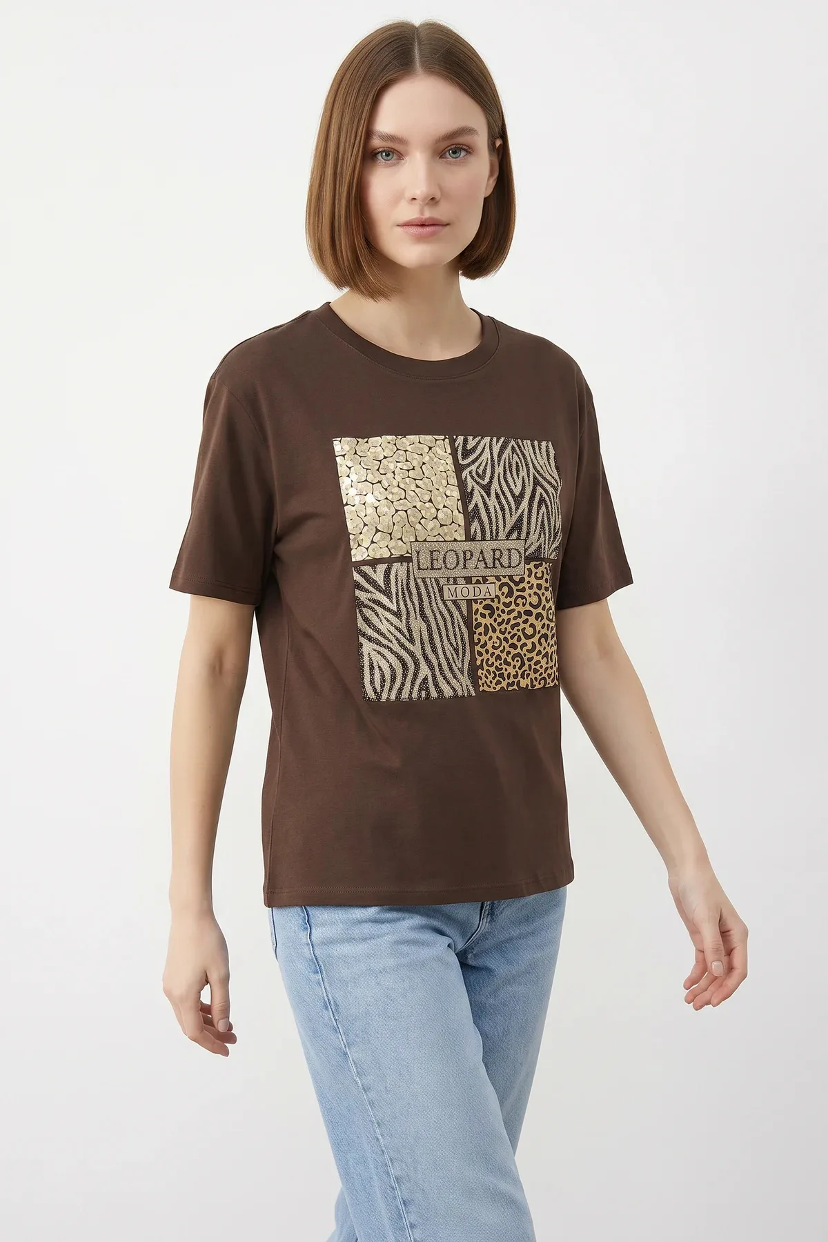Kadın Taş Detaylı Leopar Baskılı Bisiklet Yaka Rahat Kalıp T Shirt Acı Kahve