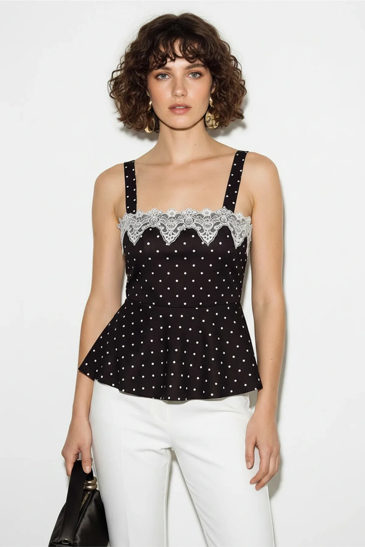 Kadın Dantel Detaylı Askılı Puantiyeli Peplum Beyaz Siyah Bluz