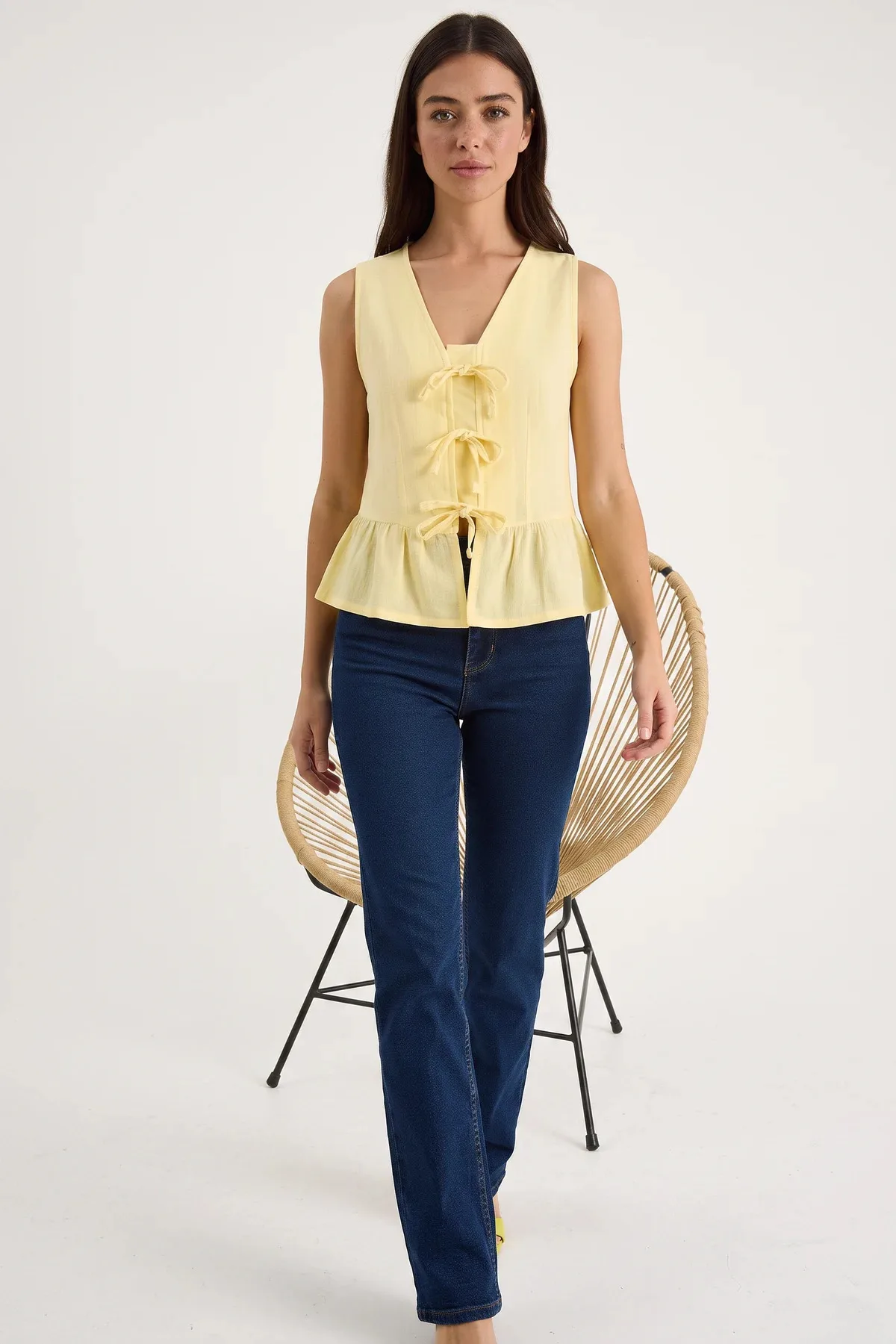 Kadın V Yaka Fiyonk Detaylı Müslin Peplum Limon Sarısı Bluz