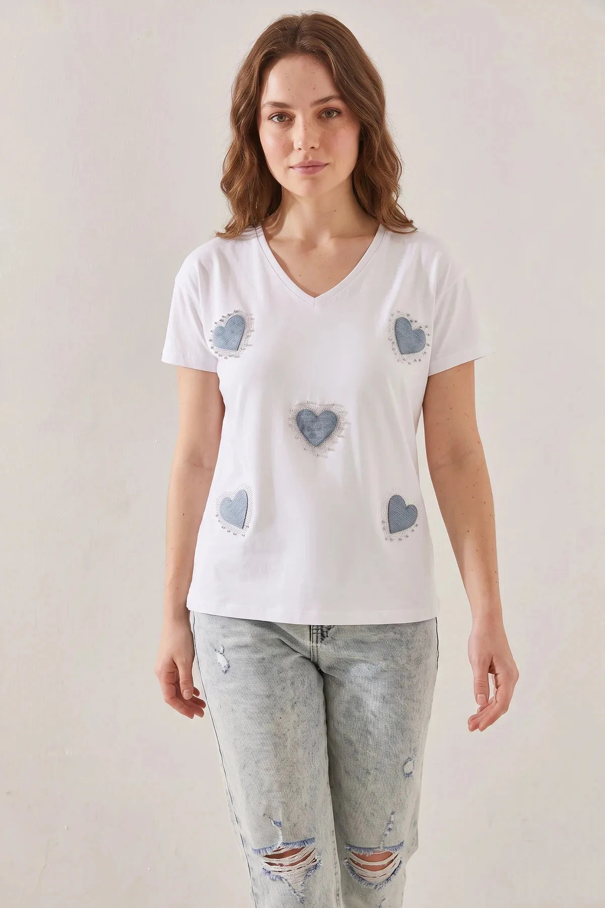 Kadın V Yaka Kot Kalp Detaylı Taşlı T Shirt Beyaz