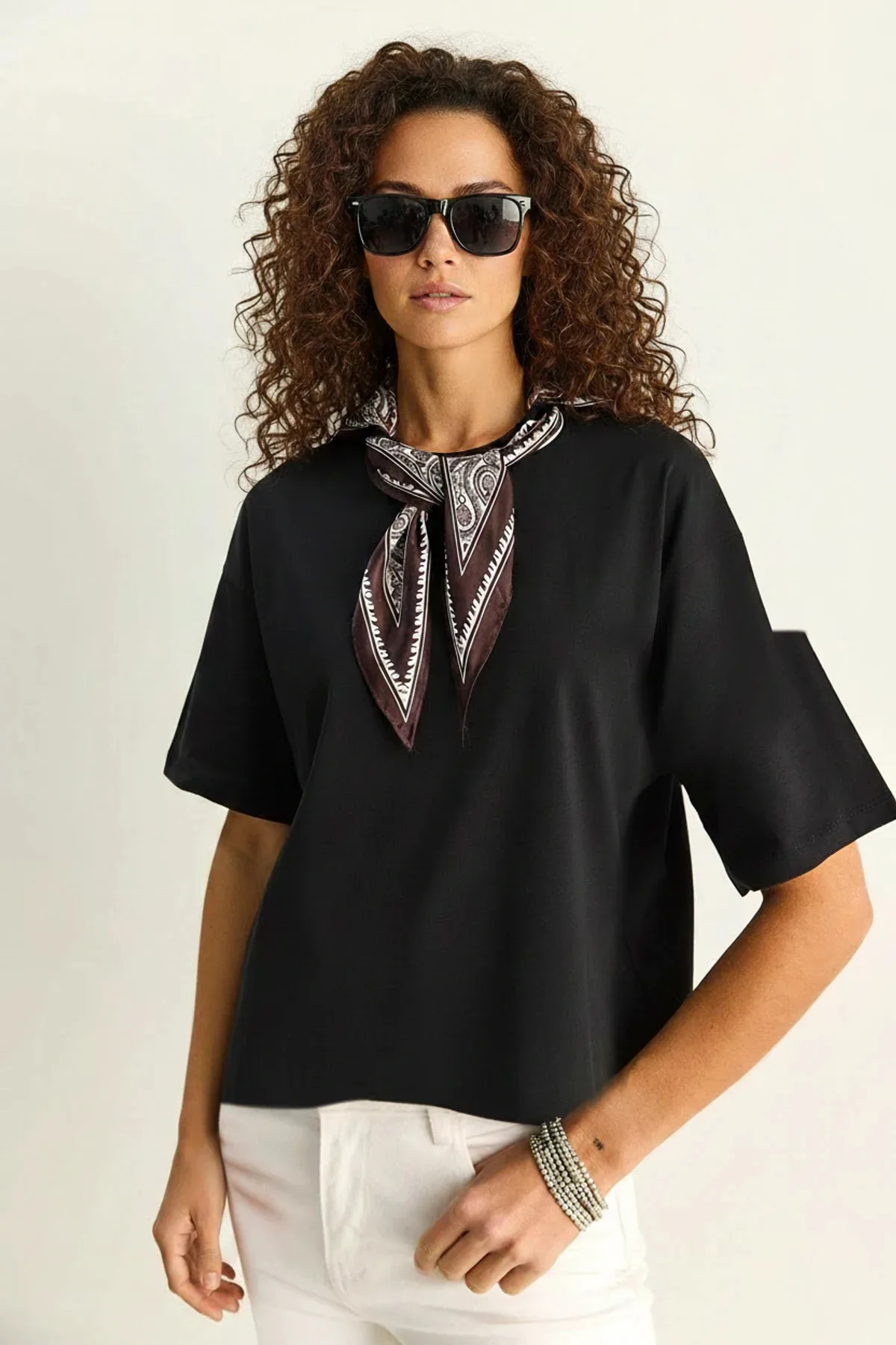 Kadın Ceylan Nakışlı Fularlı Basic Salaş T Shirt Siyah