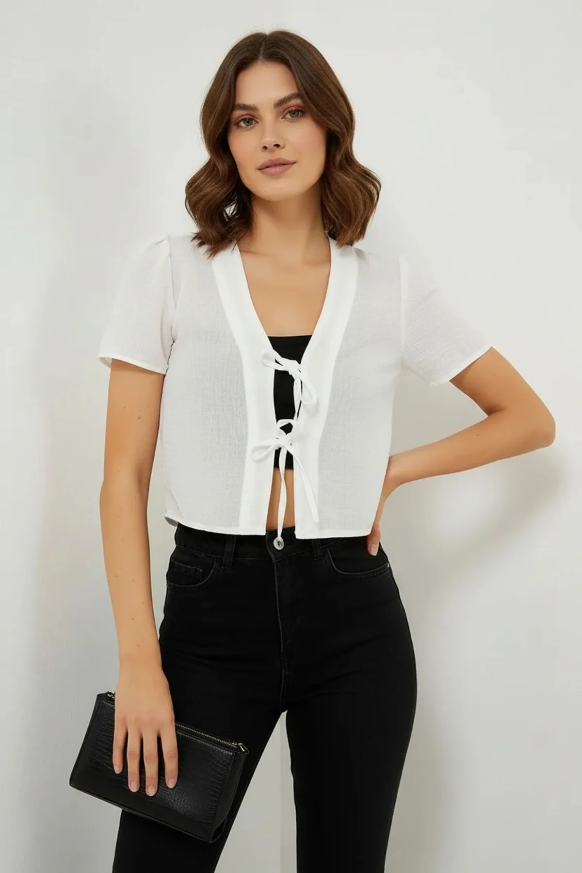 Kadın V Yaka Crop Kısa Kol Viskon Beyaz Bluz