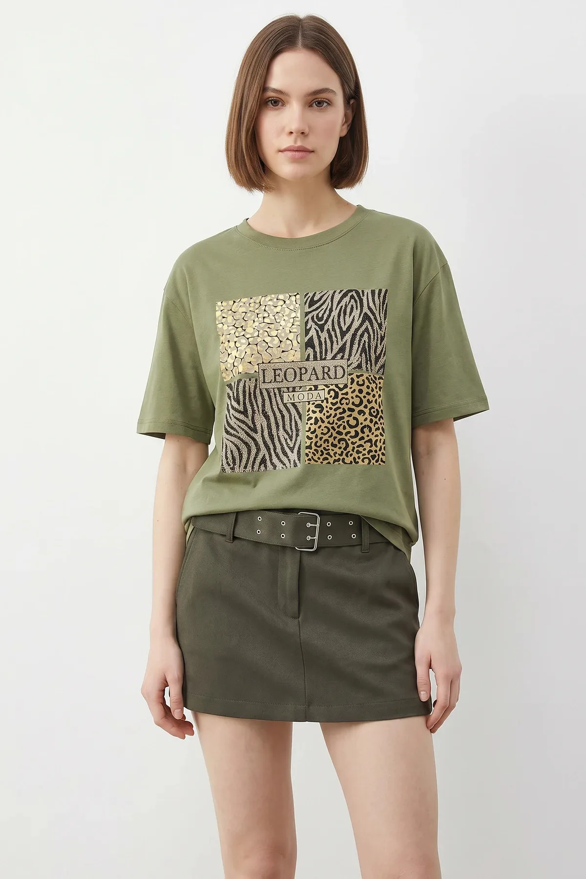 Kadın Taş Detaylı Leopar Baskılı Bisiklet Yaka Rahat Kalıp T Shirt Fıstık Yeşili