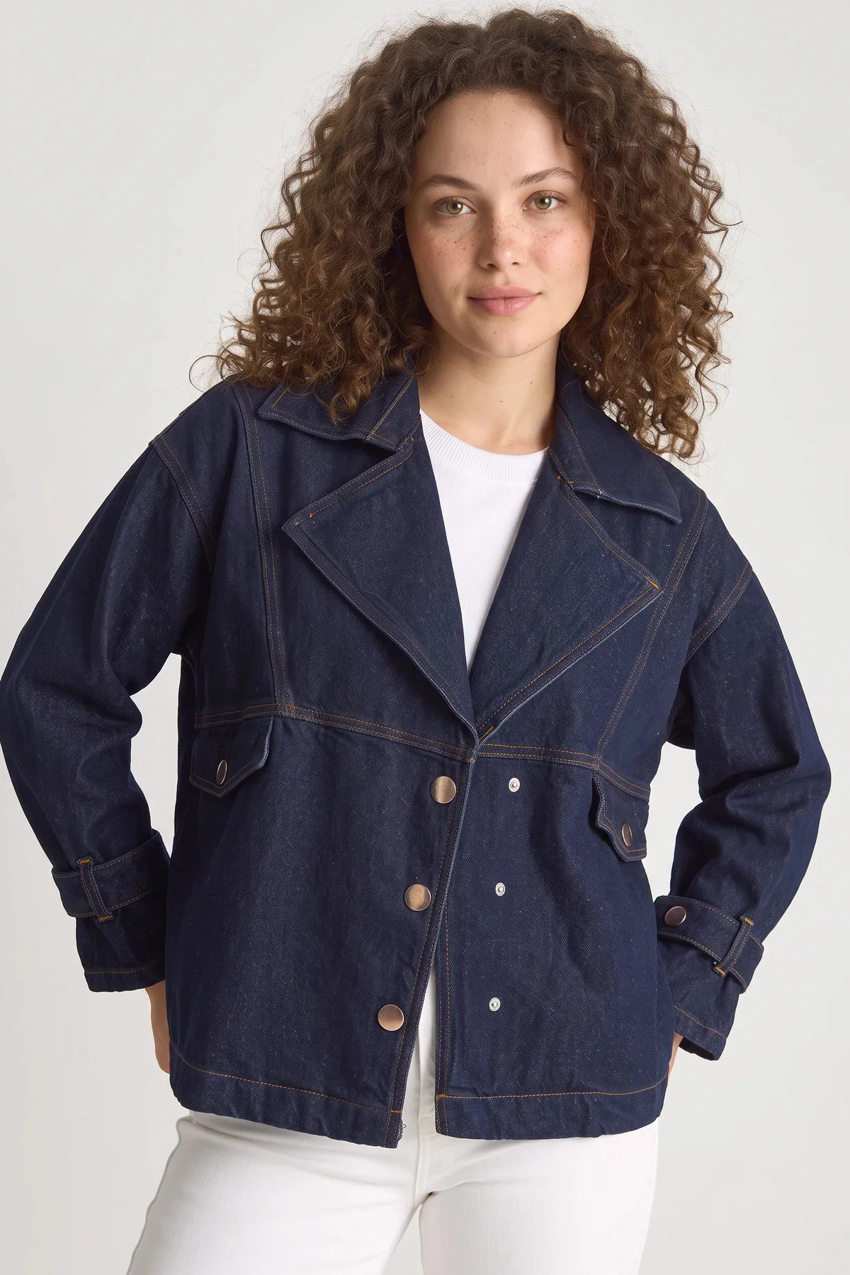 Kadın Geniş Yaka Uzun Kollu Ayarlanabilir Manşetli Denim Lacivert Ceket