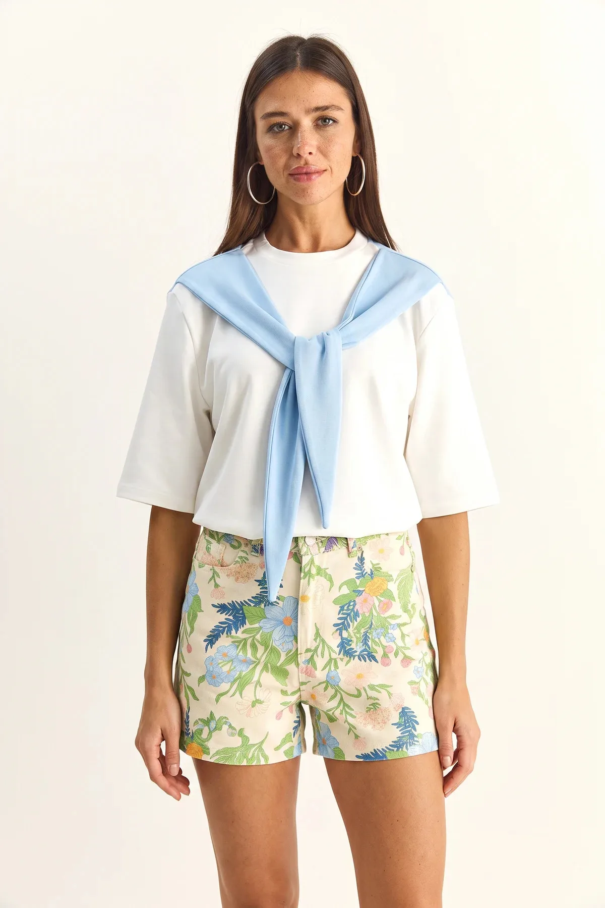 Kadın Şal Detaylı Oversize Basic Beyaz Bebe Mavi Tişört