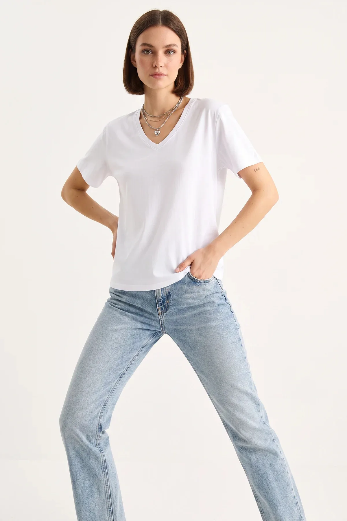 Kadın Derin V Yaka Comfort Fit Pamuklu Beyaz Tişört