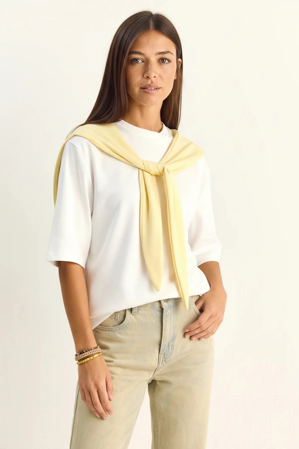 Kadın Şal Detaylı Oversize Basic Beyaz Sarı Tişört
