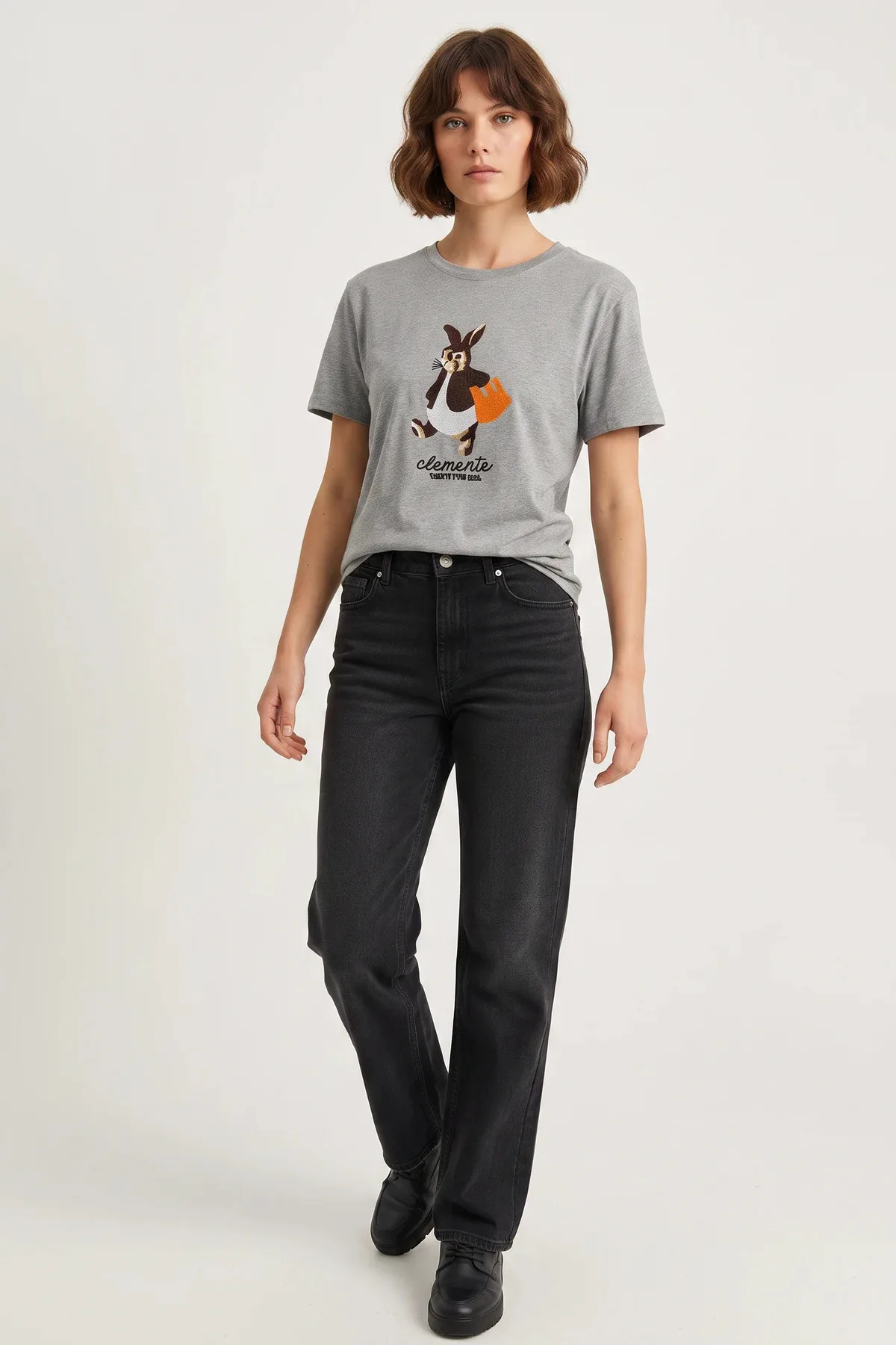 Kadın Rabbit Nakışlı İşlemeli Bisiklet Yaka Basic T Shirt Gri