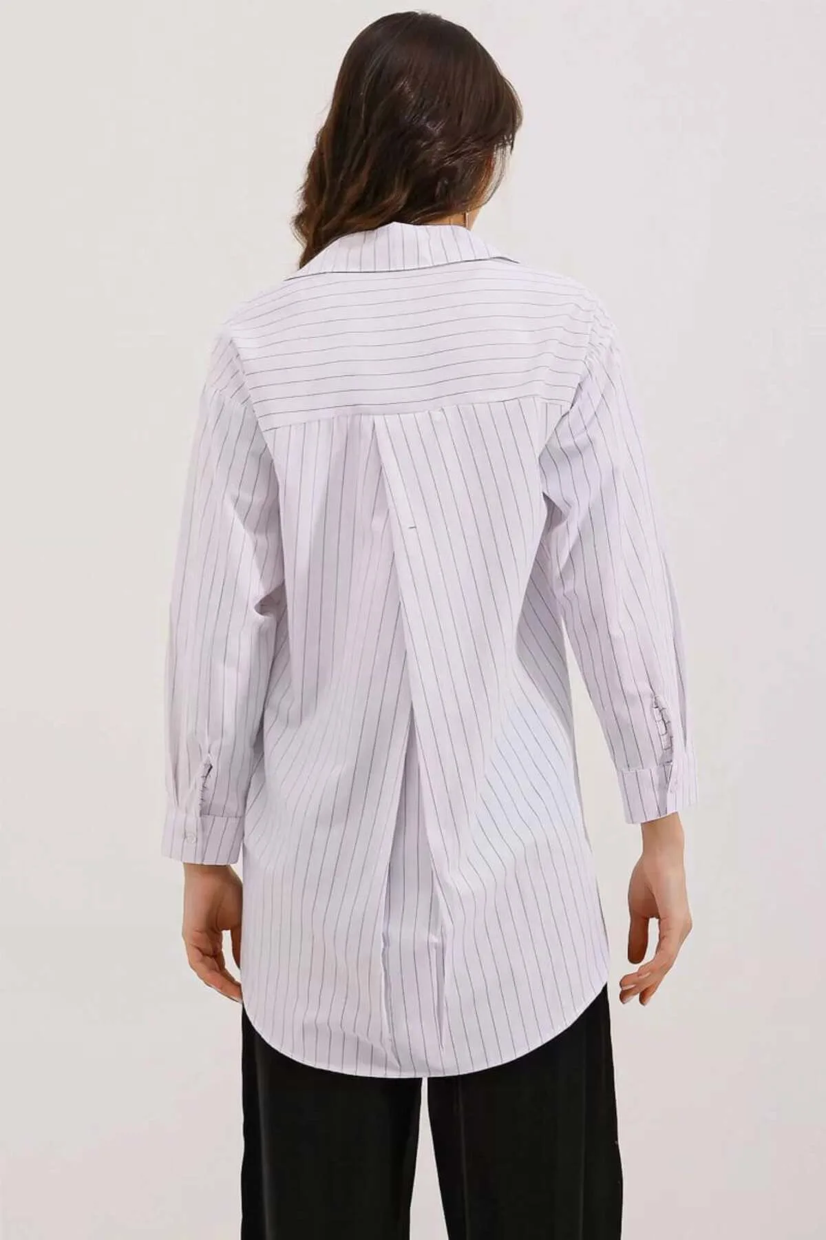 Kadın Oversize Çizgili Pamuklu Beyaz Gömlek