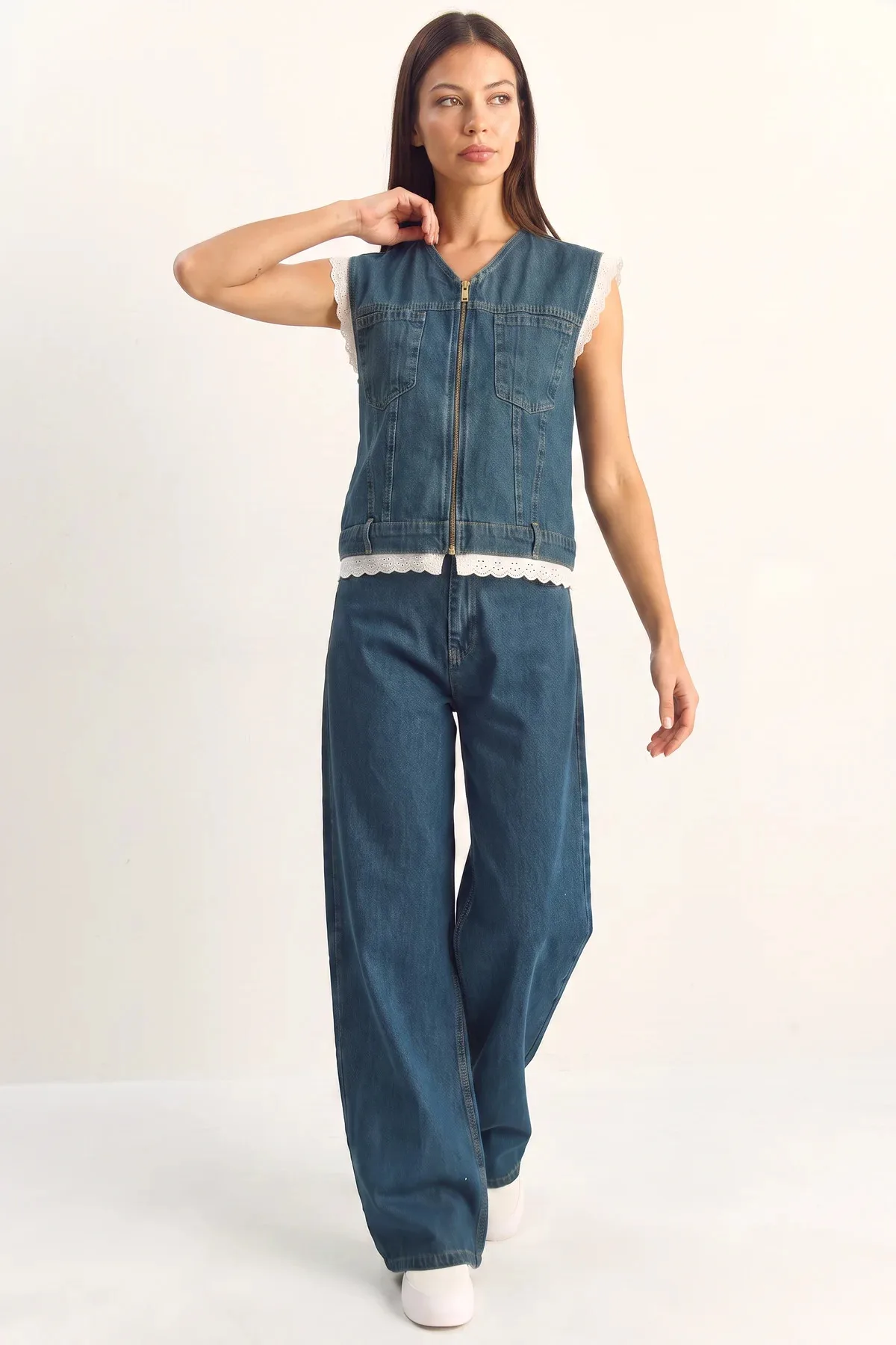 Kadın Dantel Detaylı Denim Yelek ve Wide Leg Lacivert Pantolon Takım