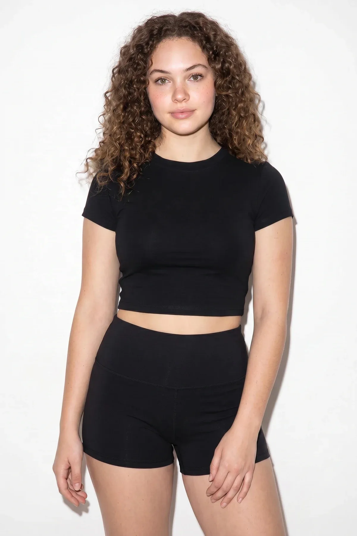 Kadın Kısa Kol Bisiklet Yaka Crop T Shirt Siyah