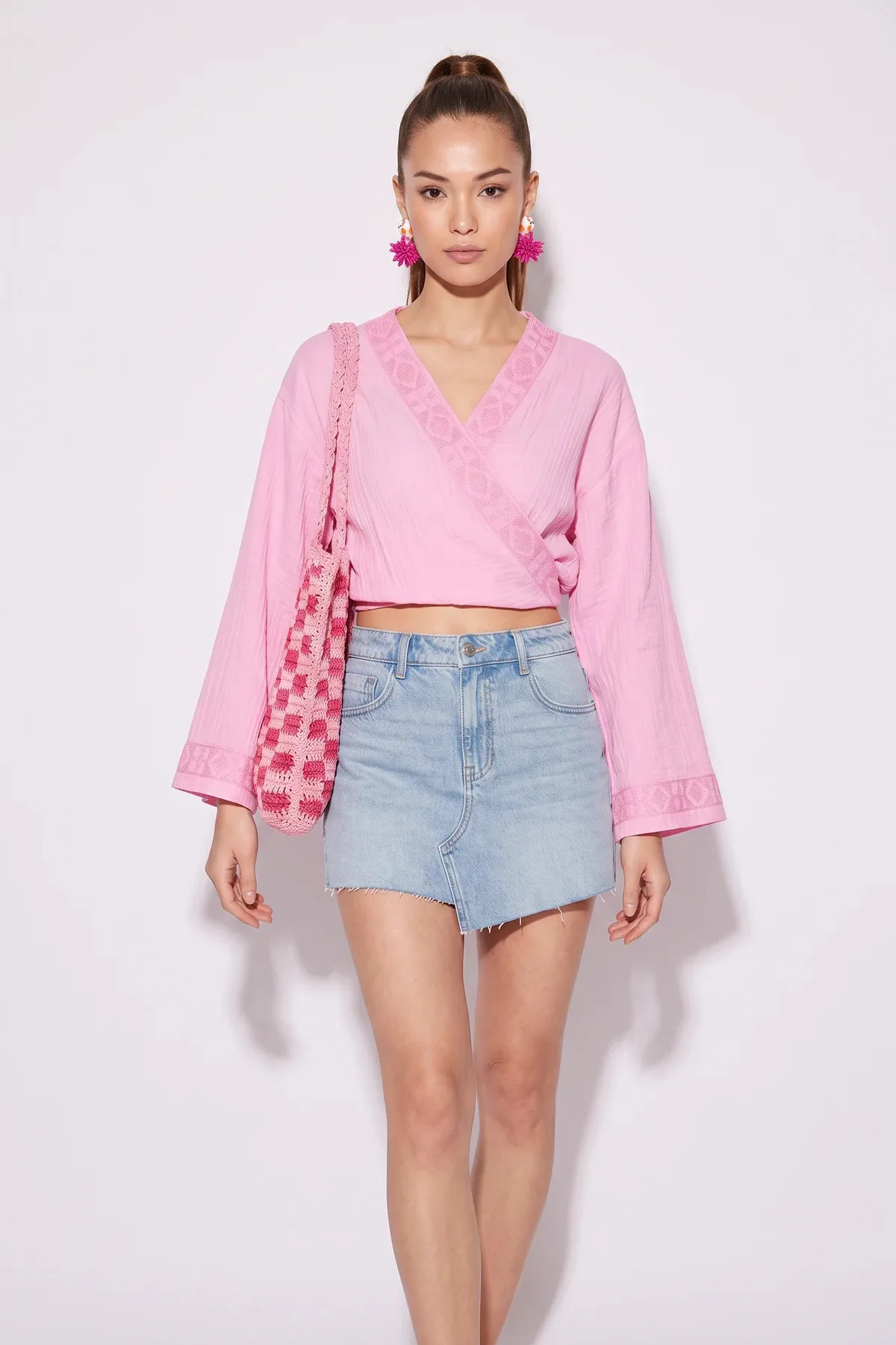 Kadın Nakış İşlemeli Bağlama Detaylı Geniş Kollu Müslin Toz Pembe Kimono Bluz