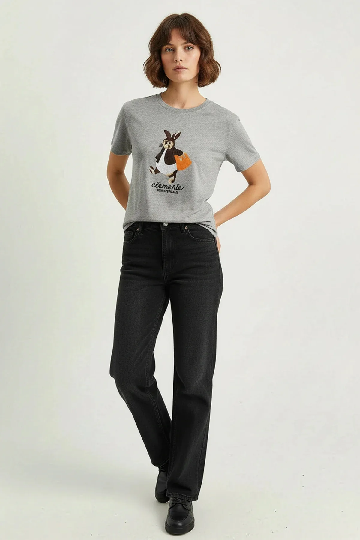 Kadın Rabbit Nakışlı İşlemeli Bisiklet Yaka Basic T Shirt Gri