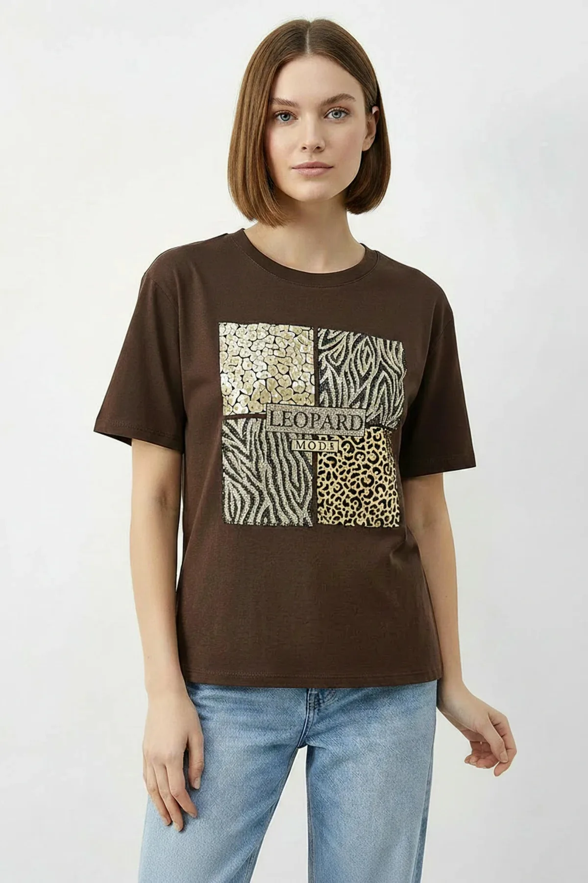 Kadın Taş Detaylı Leopar Baskılı Bisiklet Yaka Rahat Kalıp T Shirt Acı Kahve