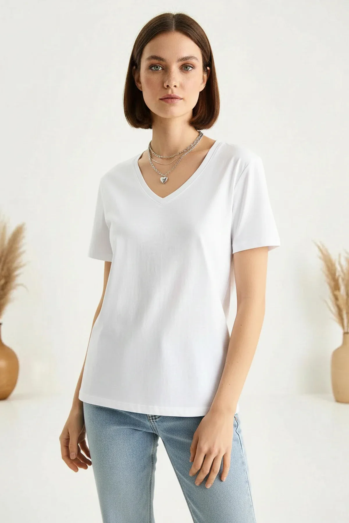 Kadın Derin V Yaka Comfort Fit Pamuklu Beyaz Tişört