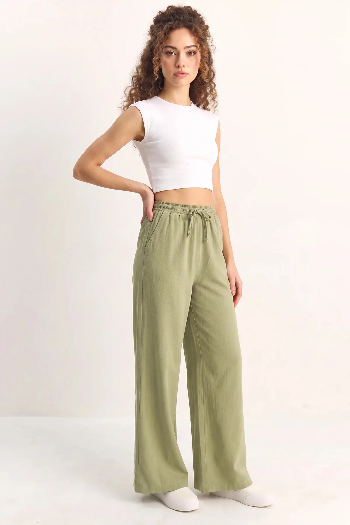 Kadın Beli Lastikli Cep Detaylı Bol Keten Çağla Yeşili Pantolon