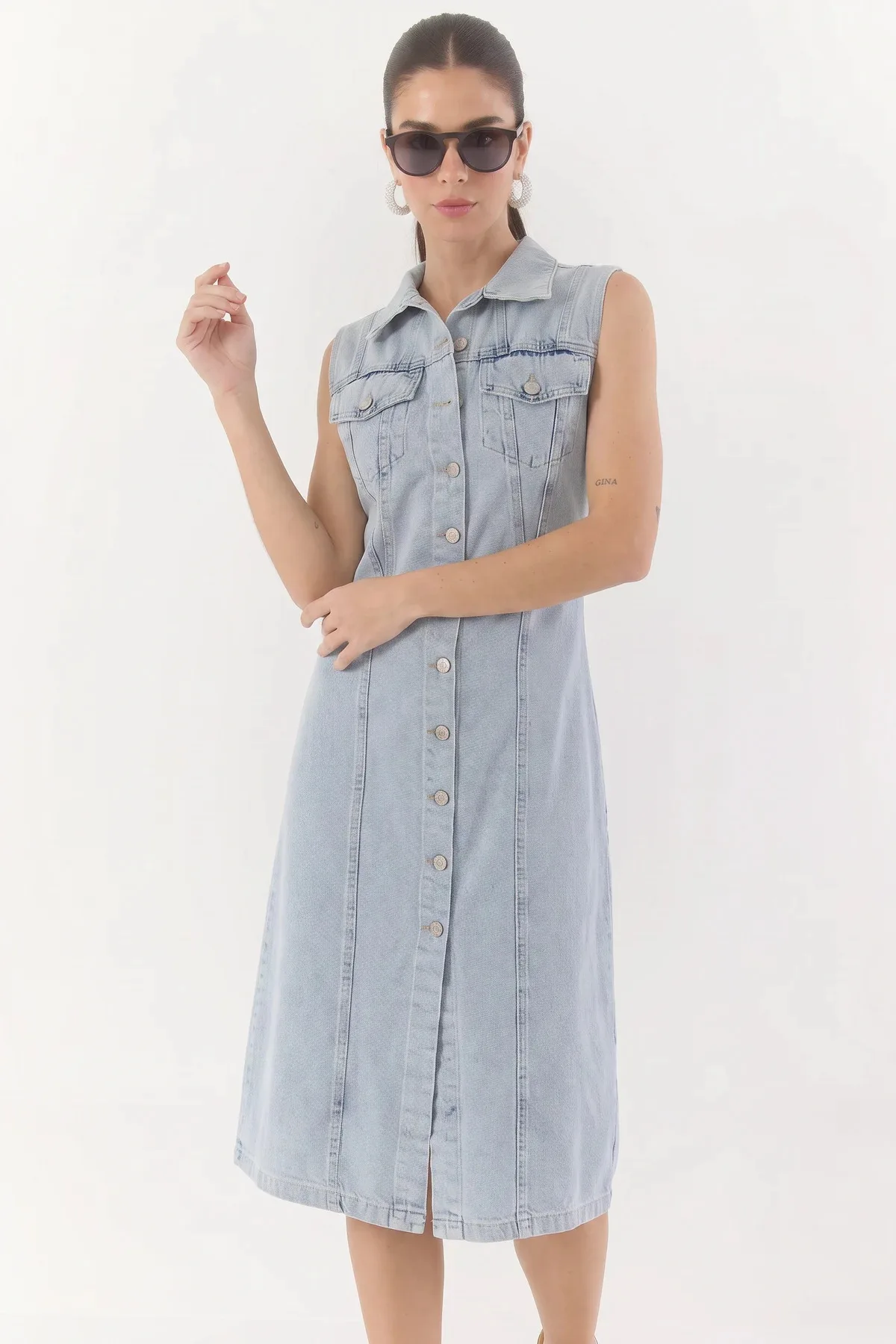 Kadın Belden Oturan Cepleri Kapaklı Sıfır Kollu Düğmeli Denim Buz Mavisi Elbise