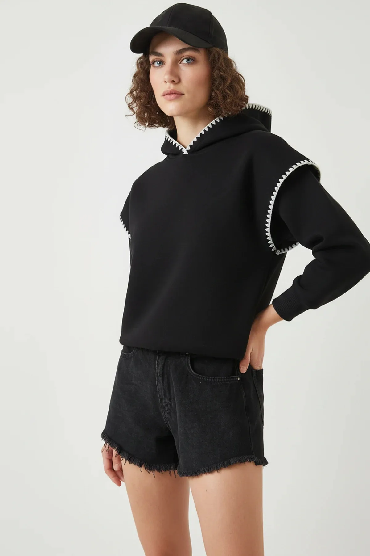 Kadın Kapüşonlu Dantel Detaylı Siyah Sweatshirt