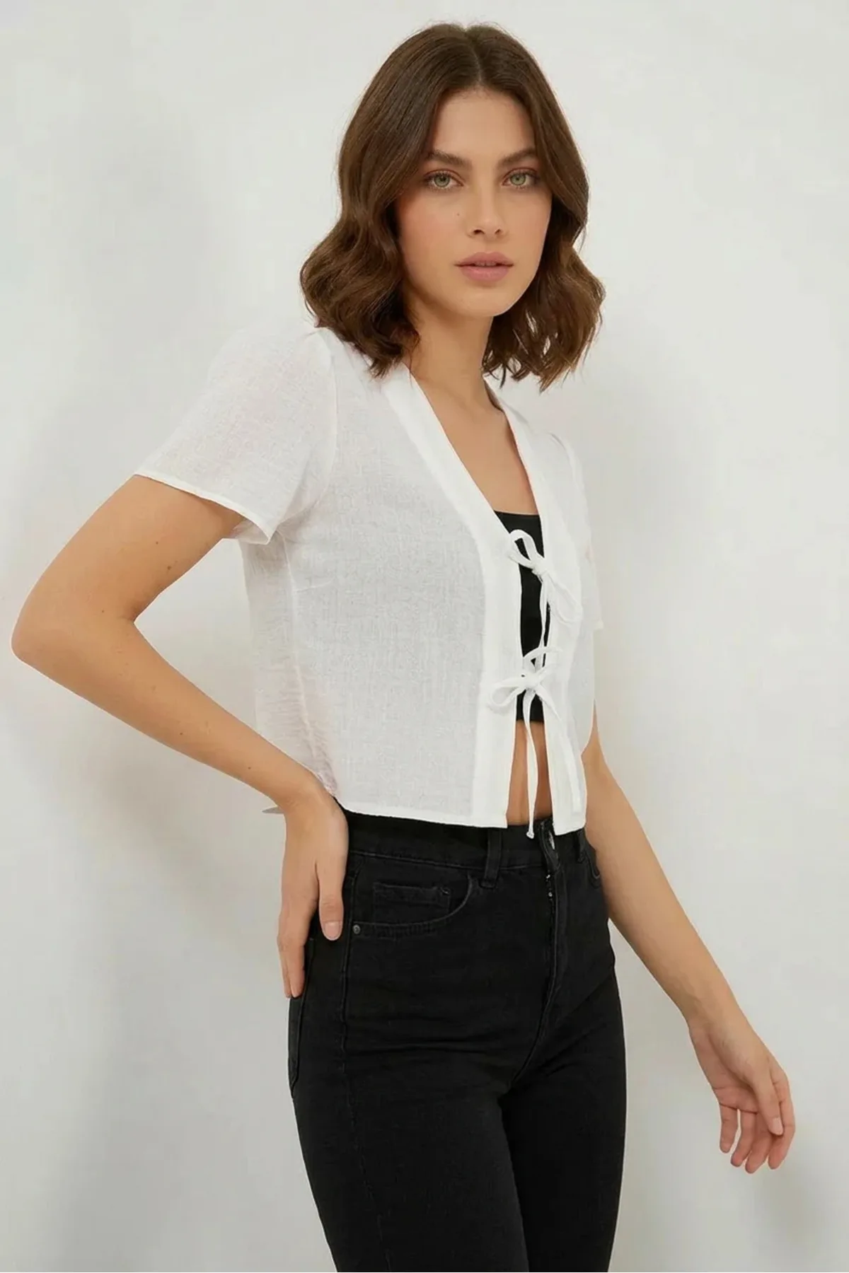 Kadın V Yaka Crop Kısa Kol Viskon Beyaz Bluz