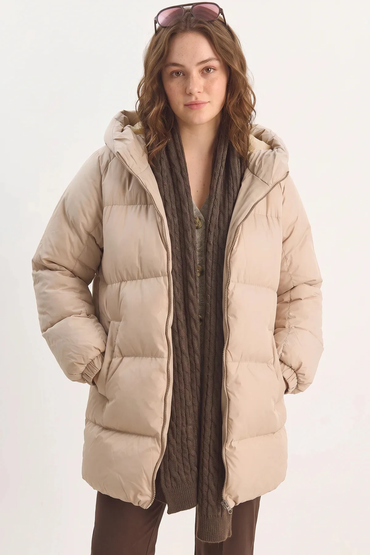 Kadın Kapüşonlu Oversize Yarasa Kol Şişme Bej Mont