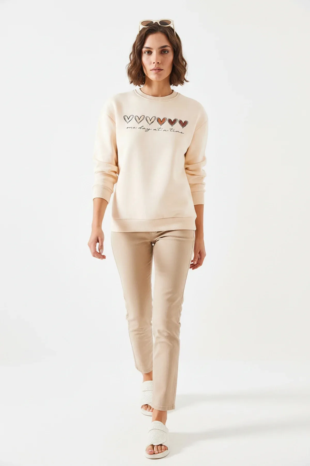 Kadın Üç İplik Şardonlu Renkli Kalp Baskılı Gri Melanj Sweatshirt