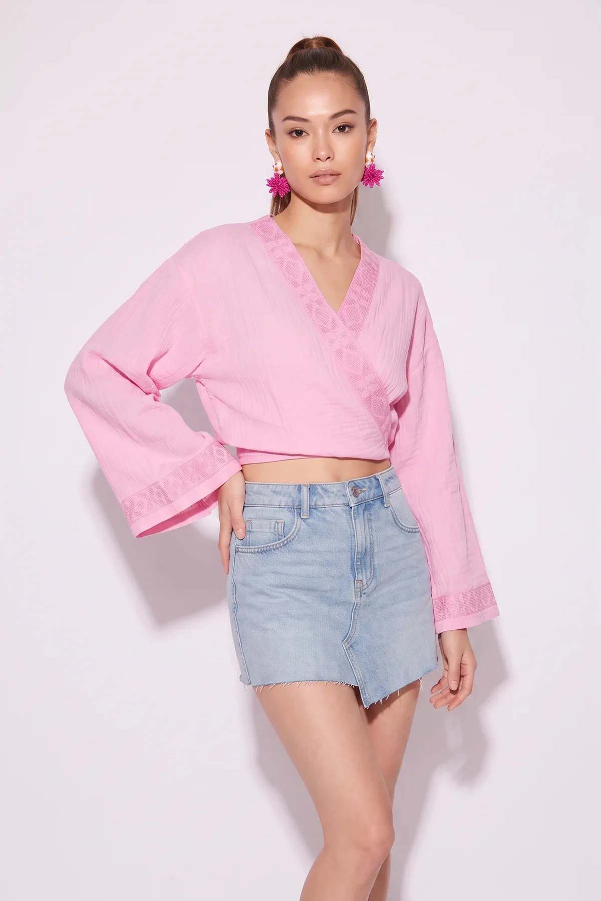 Kadın Nakış İşlemeli Bağlama Detaylı Geniş Kollu Müslin Toz Pembe Kimono Bluz