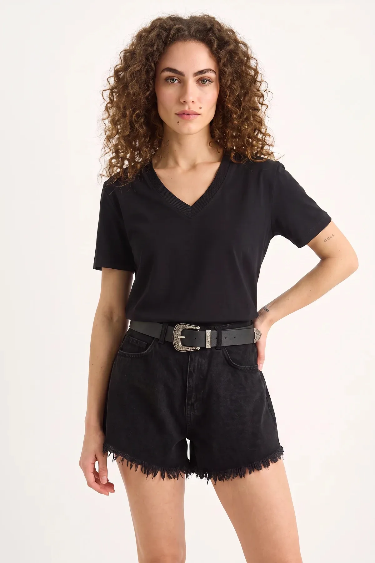 Kadın Derin V Yaka Organik Comfort Fit Pamuklu Siyah Tişört