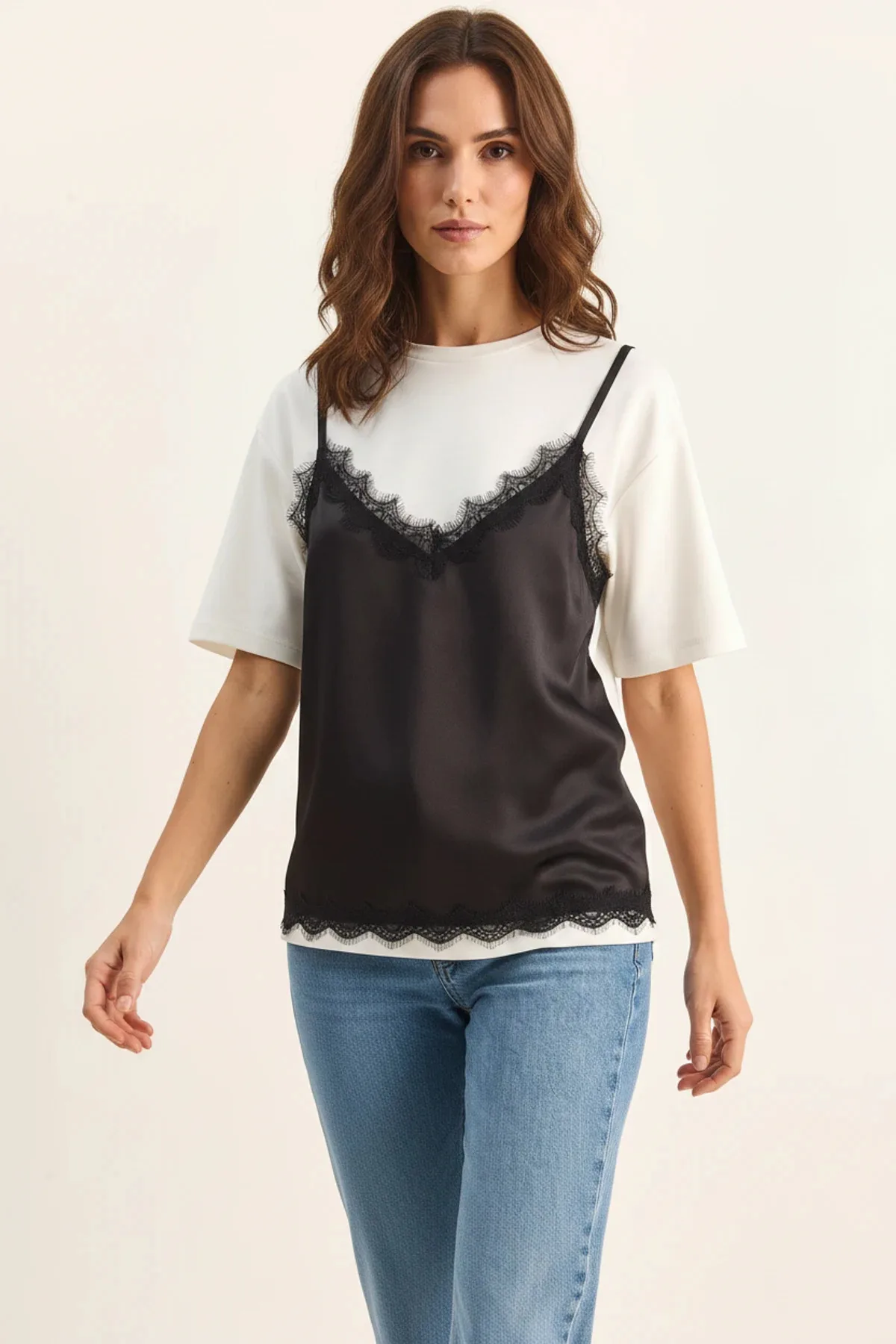 Kadın Dantel Saten Detaylı Katmanlı Görünümlü T Shirt Beyaz Siyah