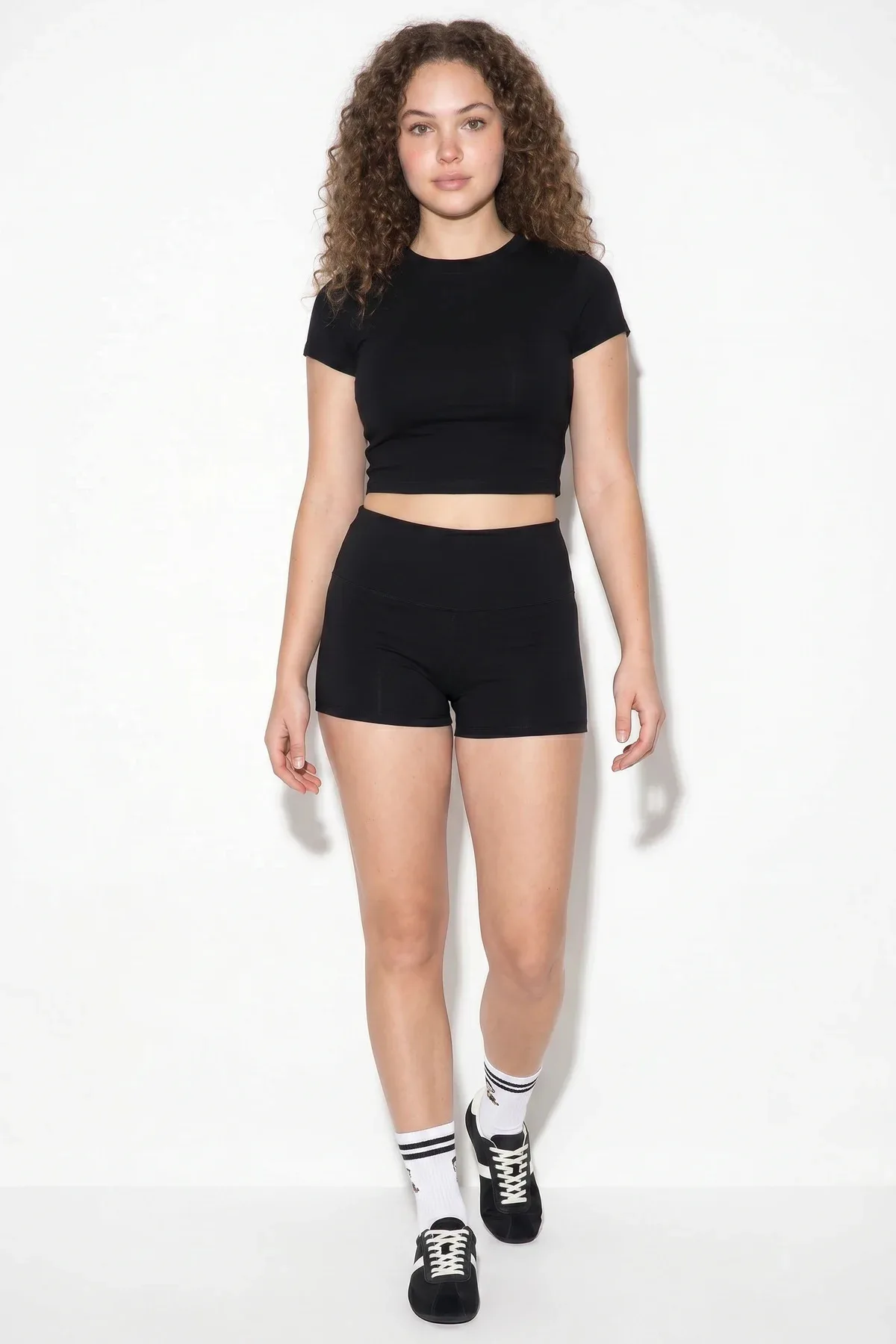 Kadın Kısa Kol Bisiklet Yaka Crop T Shirt Siyah