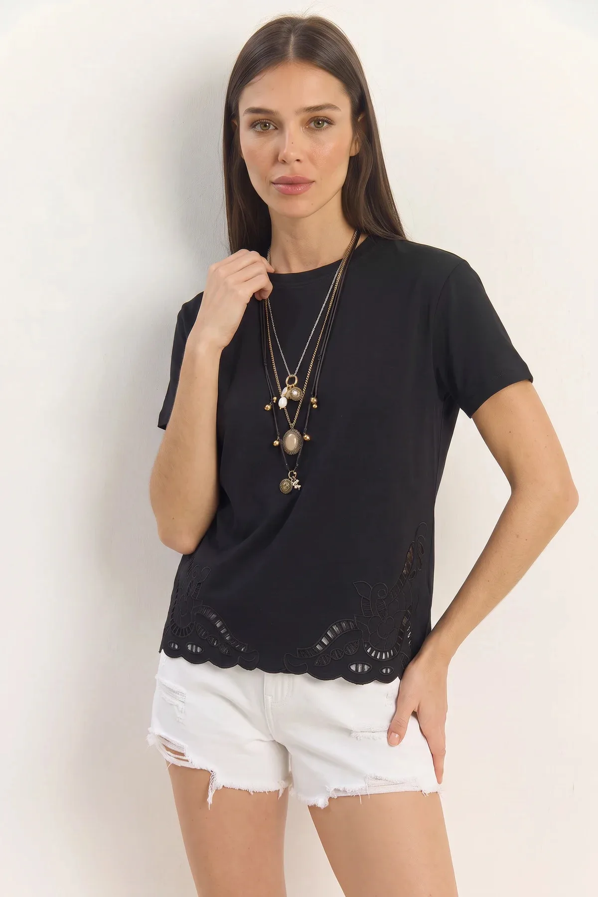 Kadın Brode Detaylı Bisiklet Yaka T Shirt Siyah